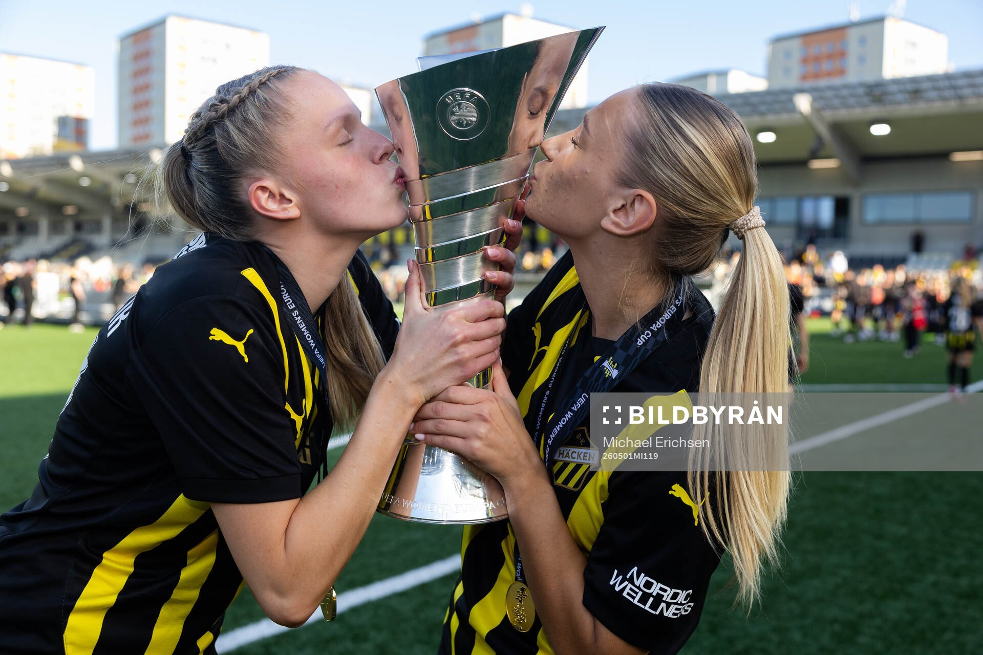 Thelma Pálmadottir and Tilde Karlsson of Häcken celebrate