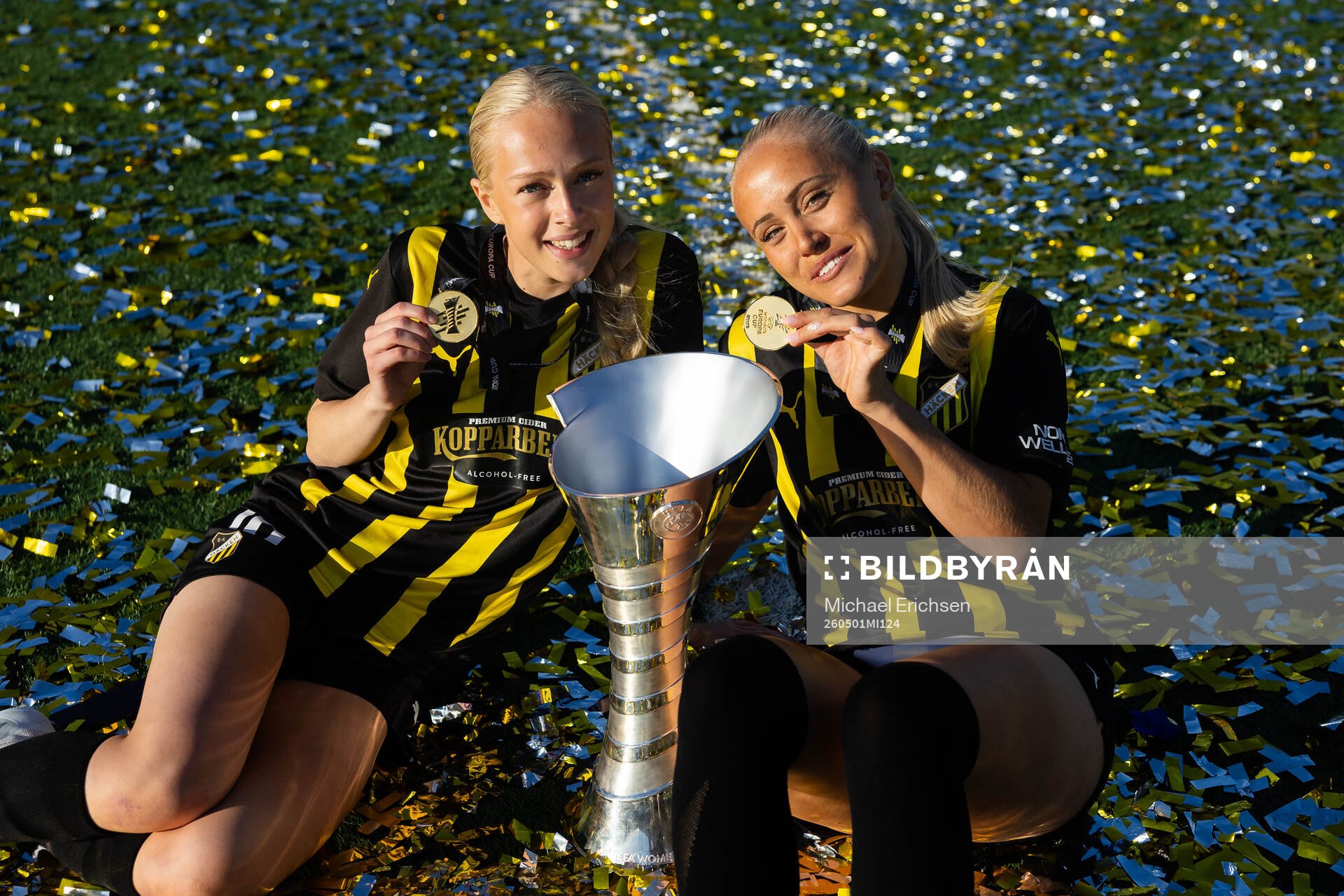 Lisa Löwing and Alva Selerud  of Häcken celebrate with