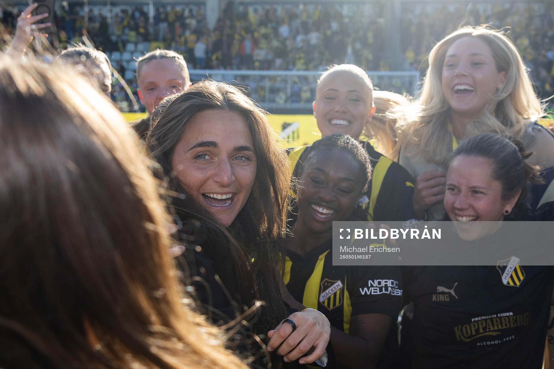 Head coach Elena Sadiku of Häcken celebrate with her