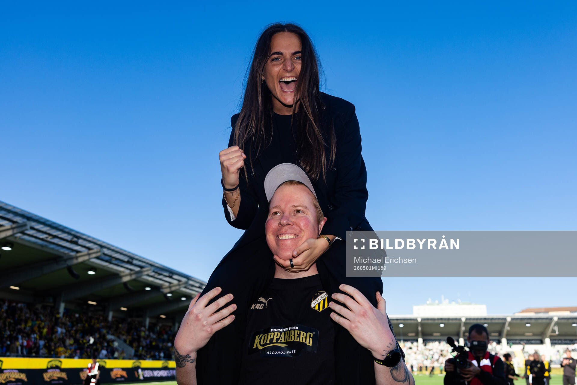 Head coach Elena Sadiku of Häcken celebrates