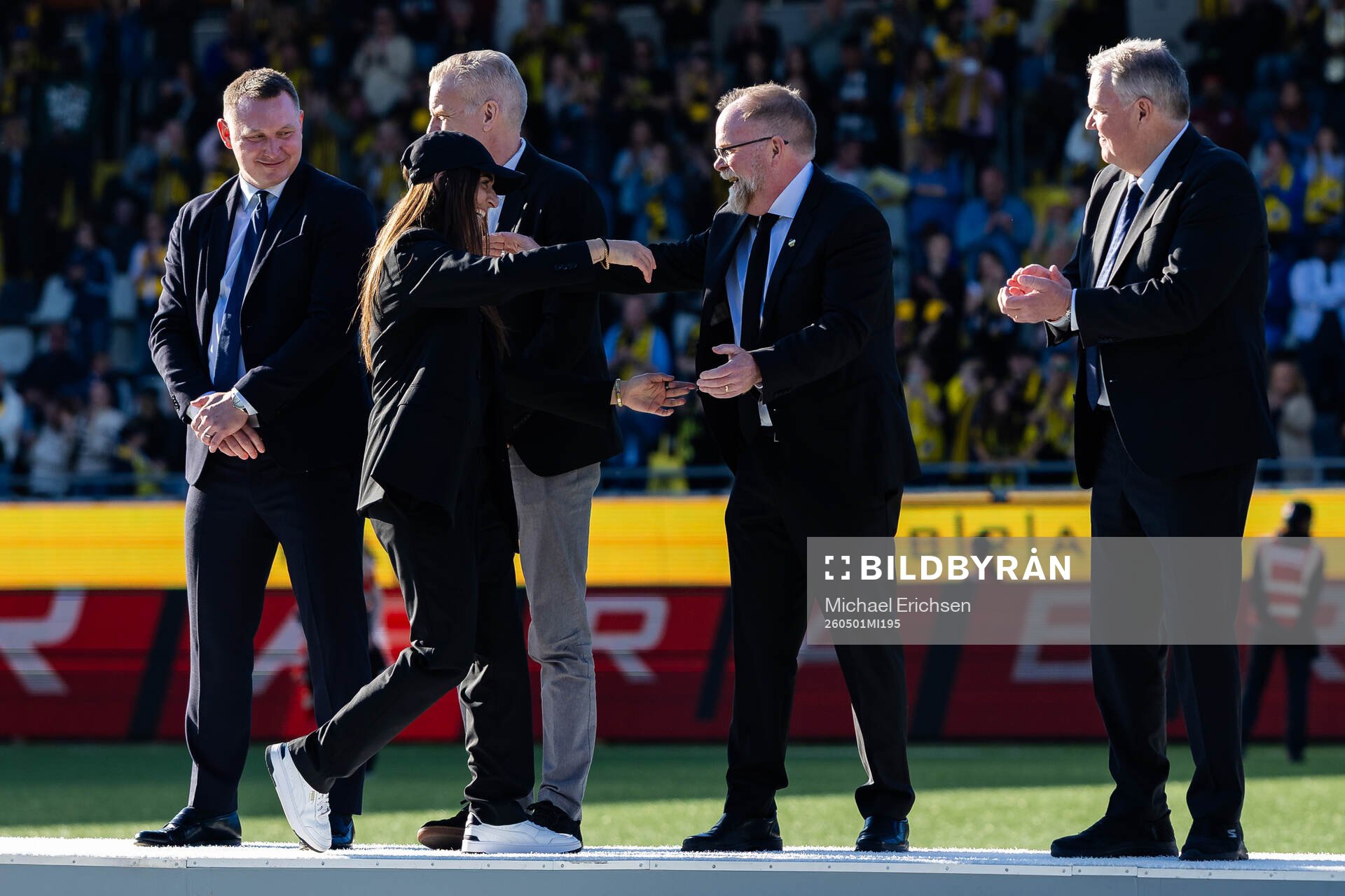 Head coach Elena Sadiku and Anders Billström, president of