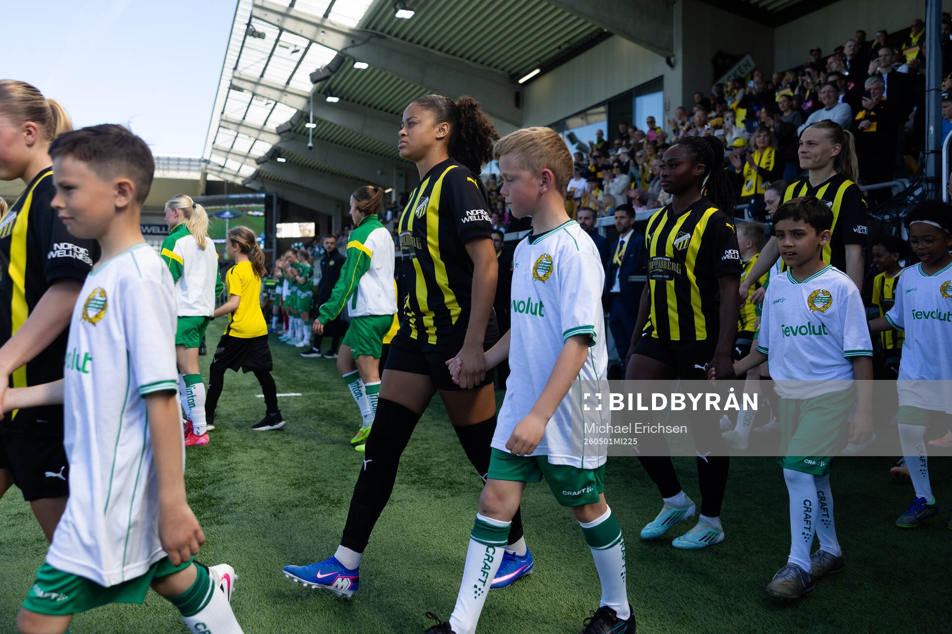 Felicia Schröder and Monica Jusu Bah of Häcken