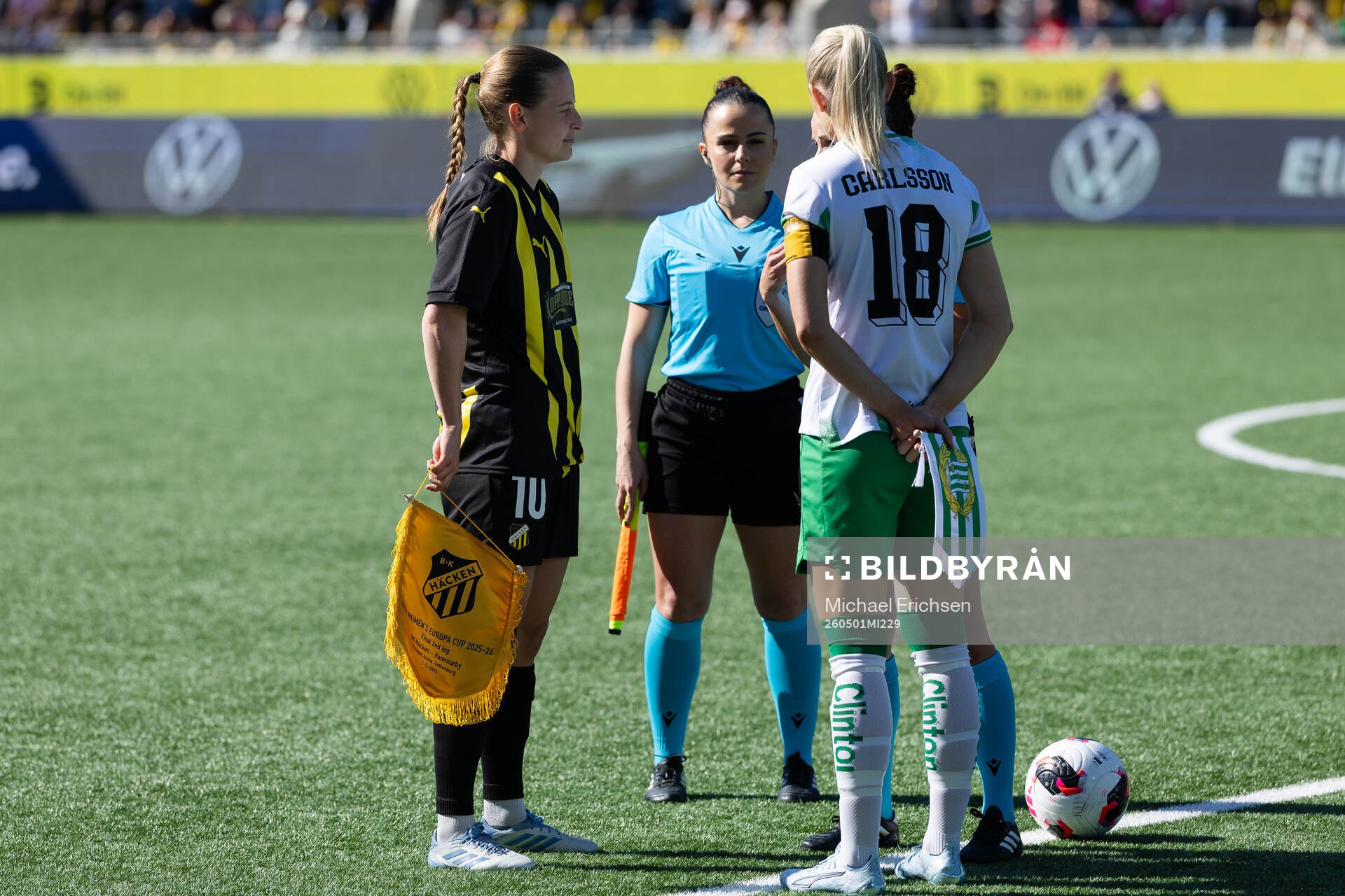 Anna Anvegård of Häcken and Alice Carlsson of Hammarby