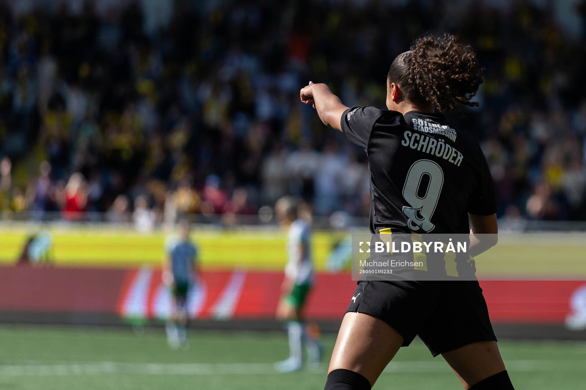 Felicia Schröder of Häcken celebrates