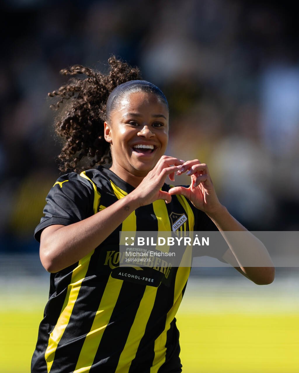 Felicia Schröder of Häcken celebrates