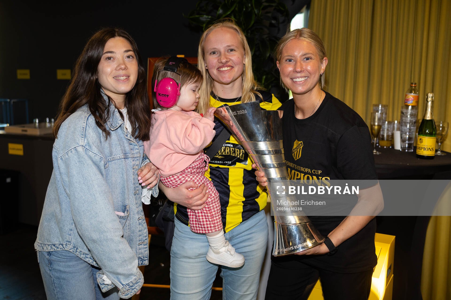 Physiotherapist Mikaela Johansson celebrate with the trophy