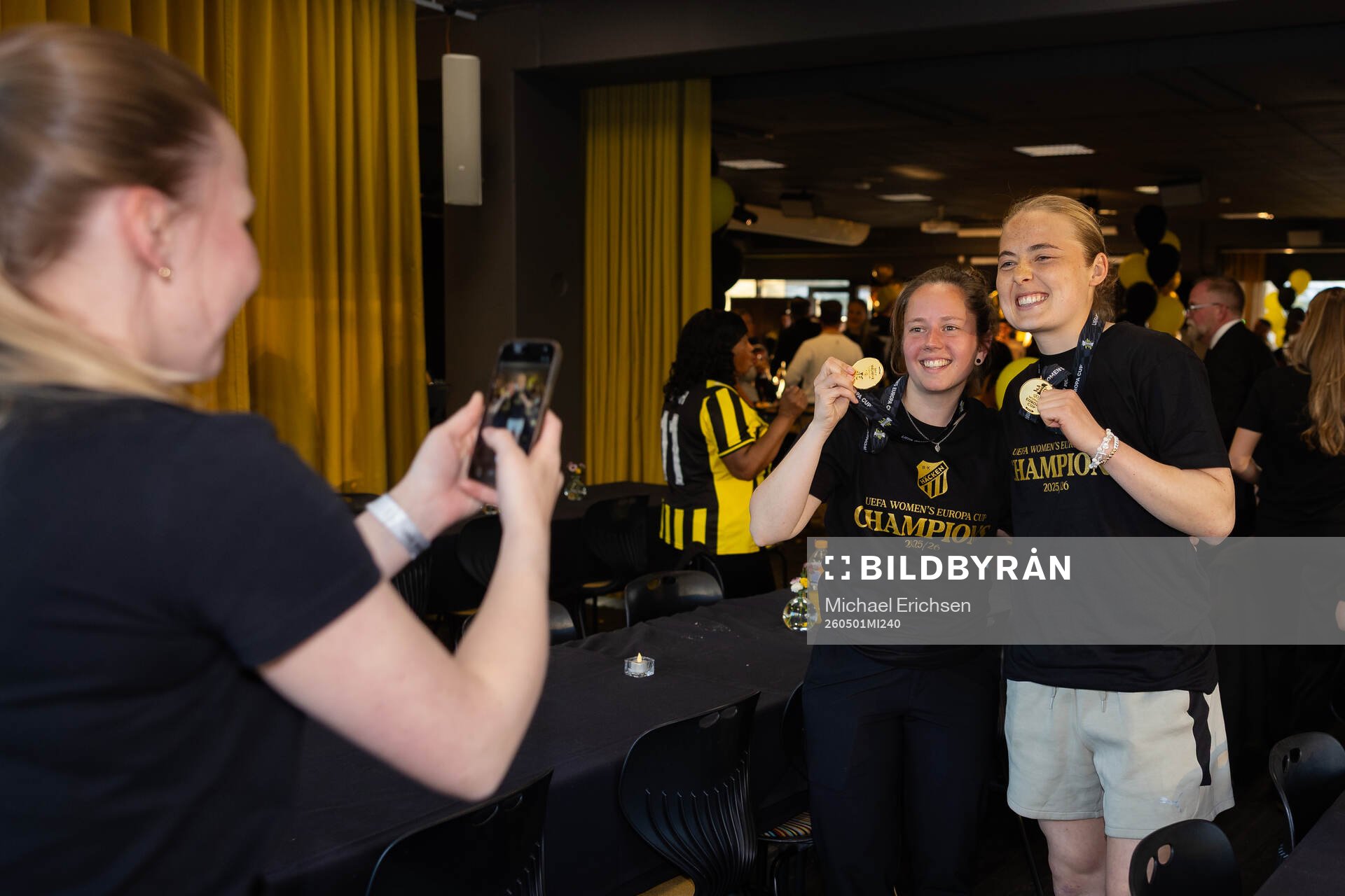 Assistant coach Tiina Jukarainen and Paulina Nyström of
