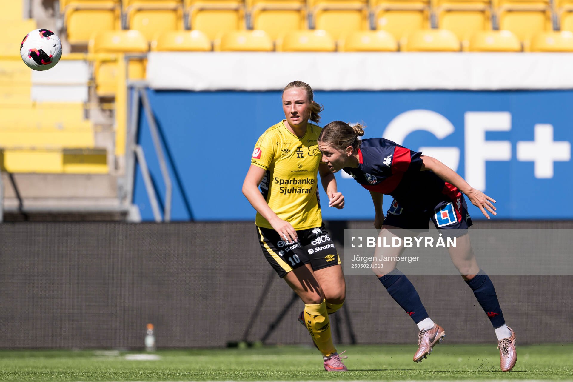 Elfsborgs Stina Jensen och Linköpings Polly Doran