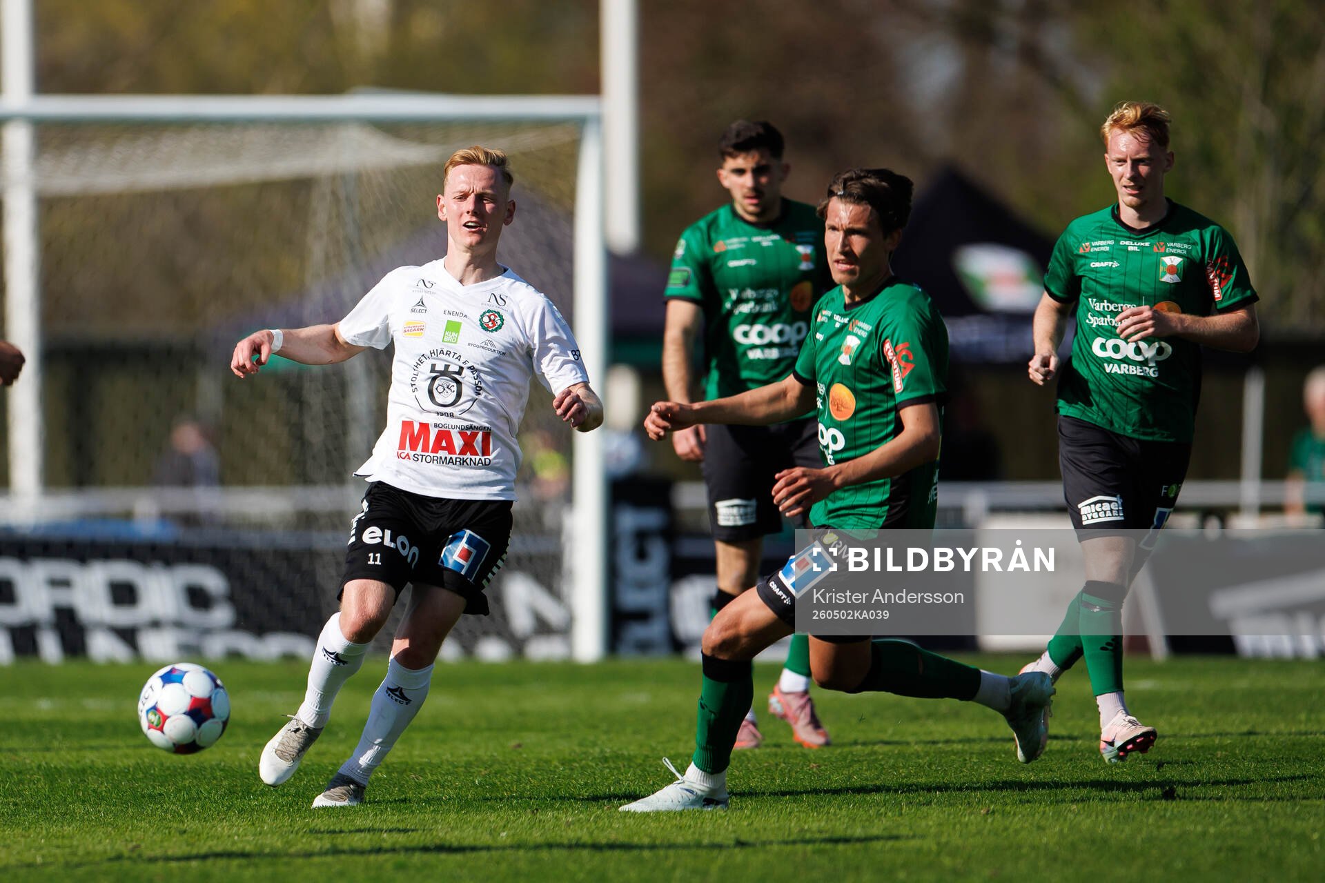 Örebros Christopher Redenstrand och Varbergs Noah Johansson