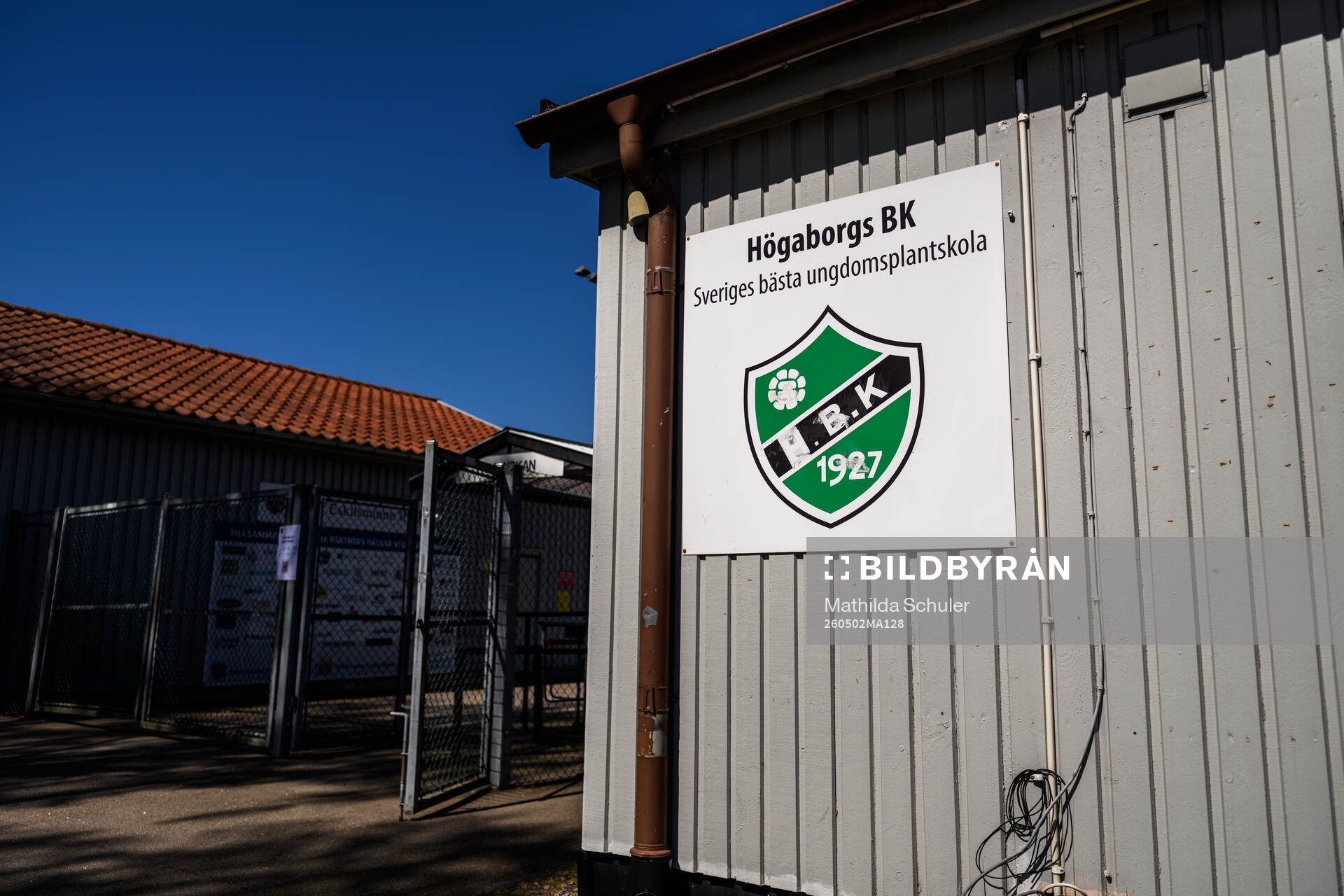 En skylt med Högaborgs klubbmärke