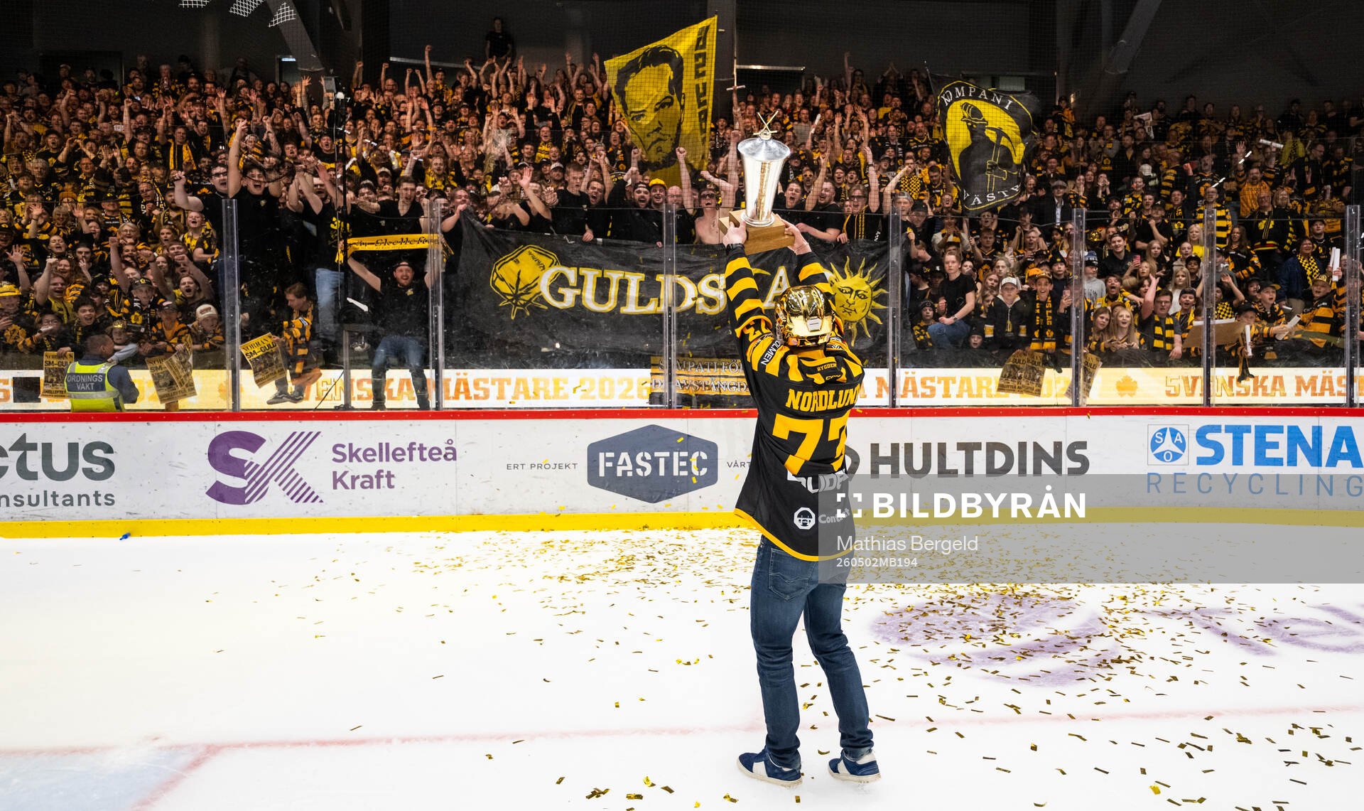 Skellefteås Viggo Nordlund jublar med LeMat-pokalen