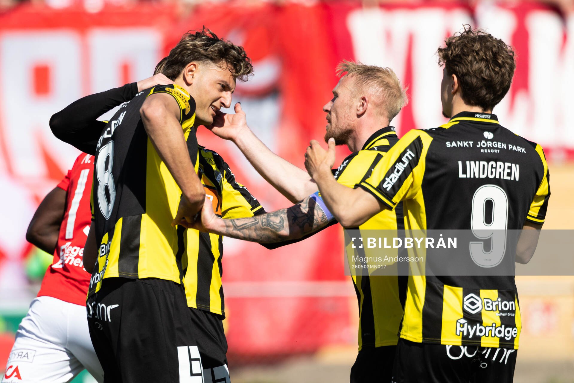 Häckens Silas Andersen jublar med lagkamrater