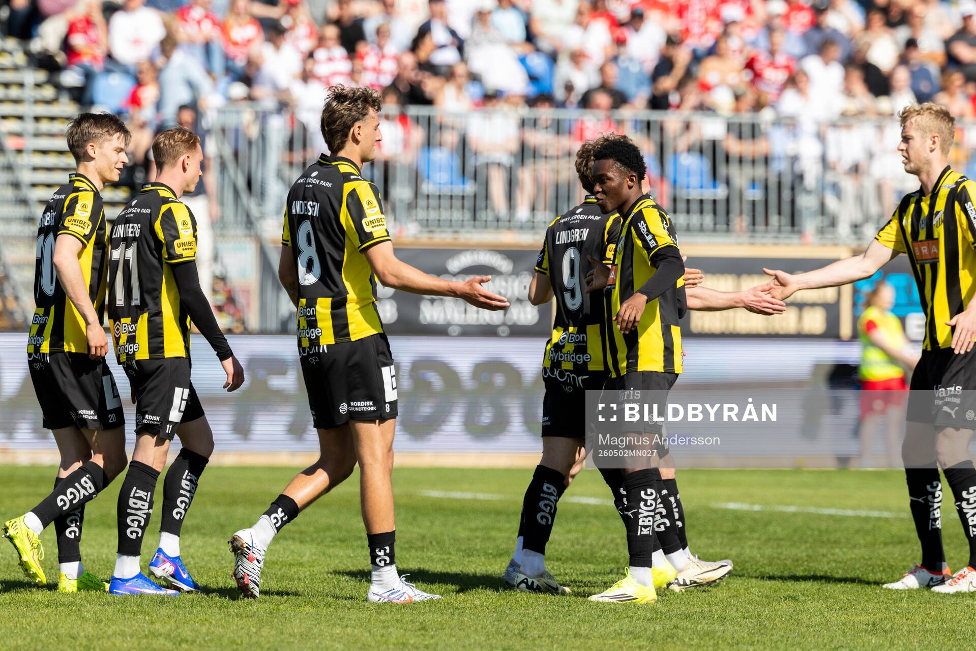 Häckens Silas Andersen jublar med lagkamrater