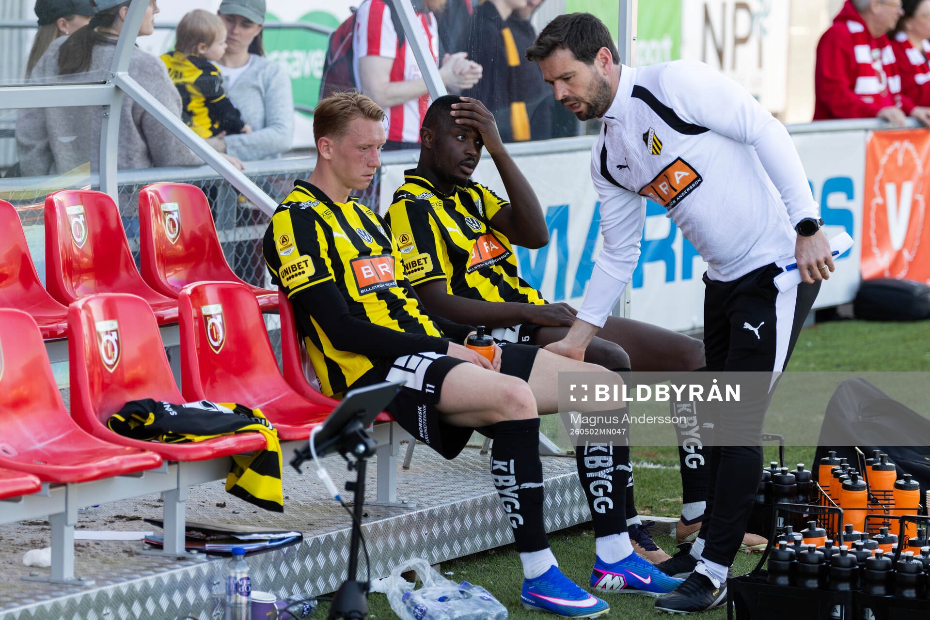 Häckens Julius Lindberg och Brice Wembangomo deppar