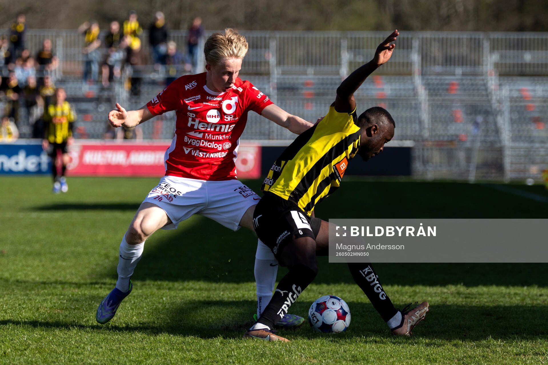 Degerfors Olle Leonardsson och Häckens Brice Wembangomo