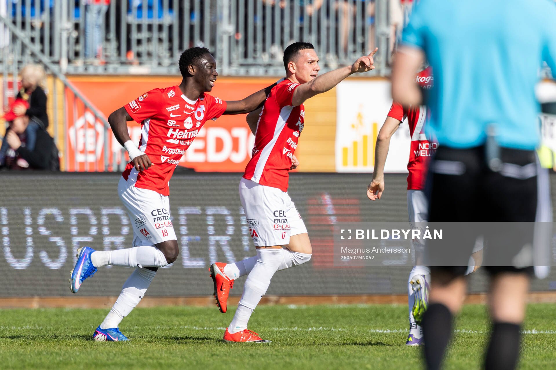 Degerfors Arman Taranis jublar med Samba Diatara