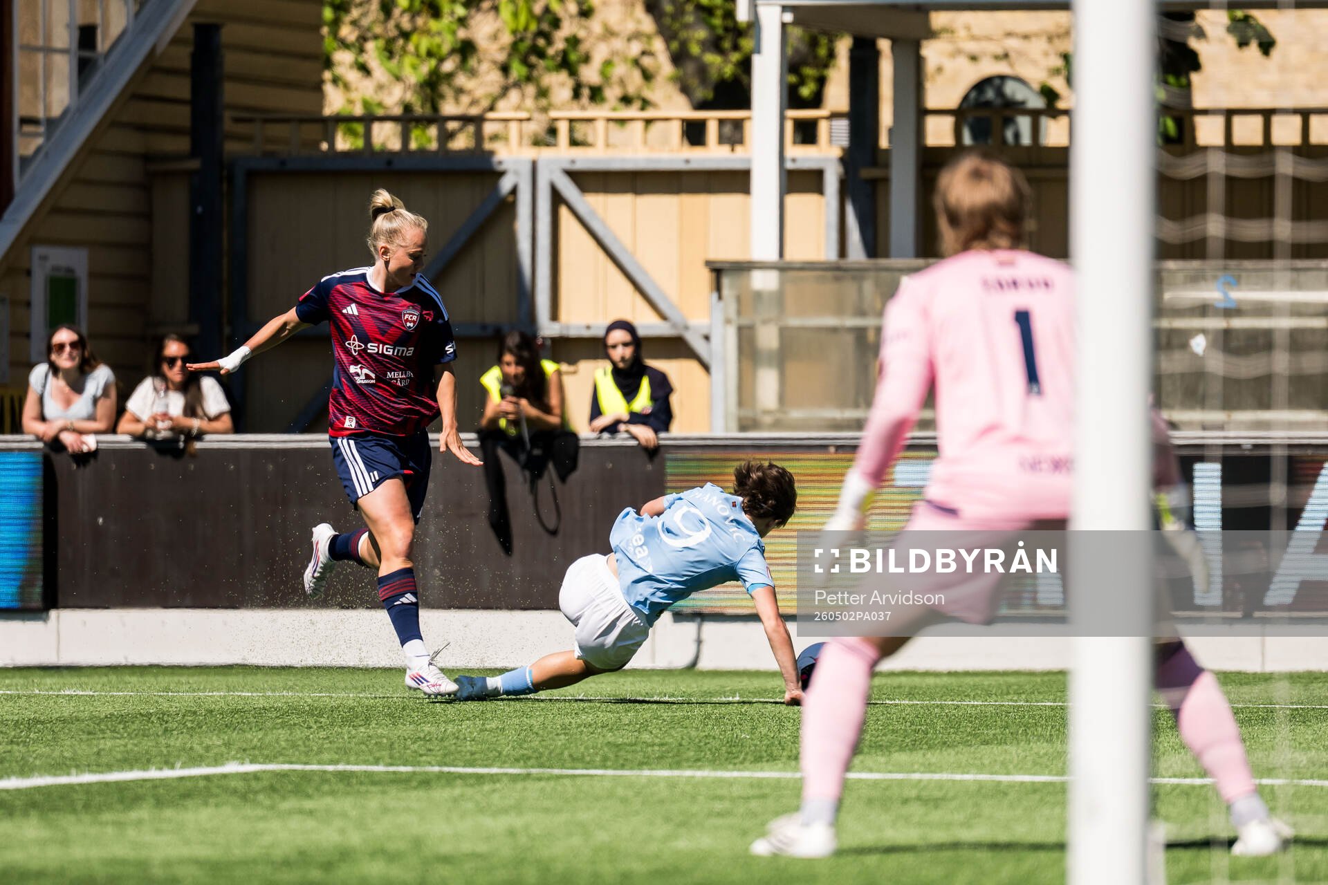 Rosengårds Molly Johansson och Malmö FFs Miljana Ivanovic