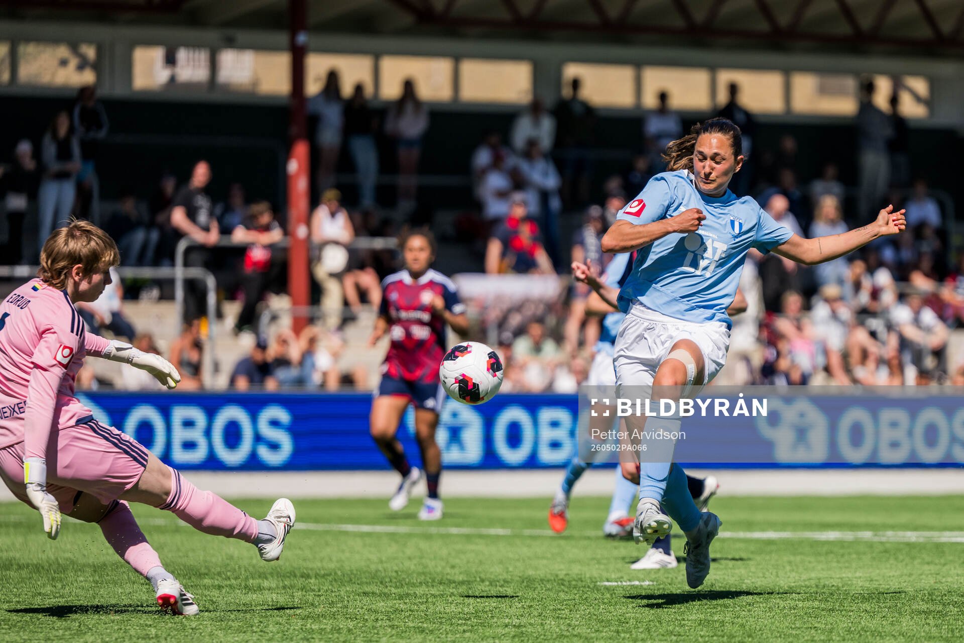 Rosengårds målvakt Moa Edrud och Malmö FFs Isabella