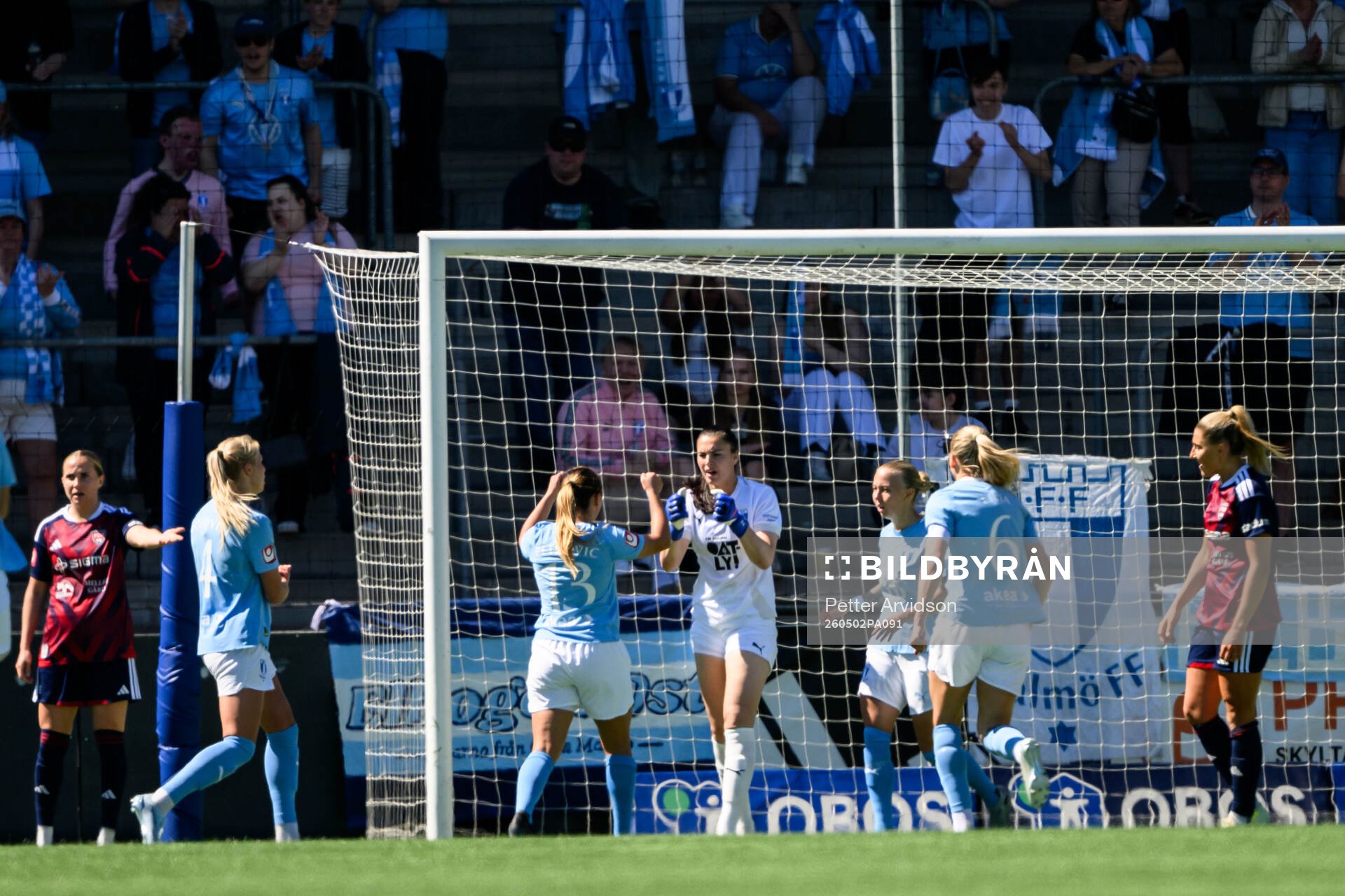 Malmö FFs Emma Petrovic och målvakt Zecira Musovic jublar