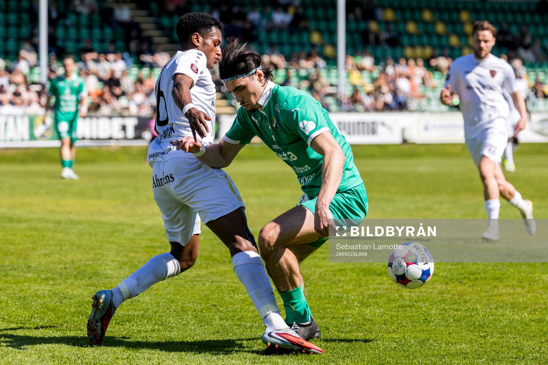 Nordic Uniteds Nhome Daneyl och Ljungskiles Mehmet Uzel