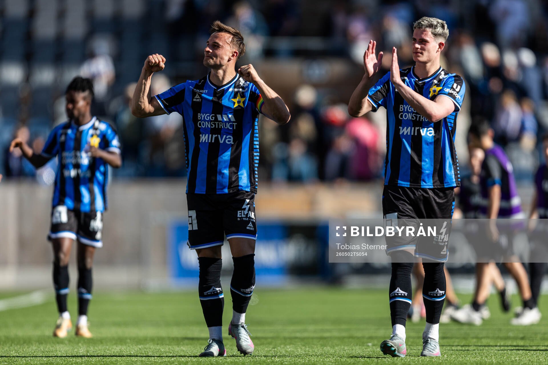 Sirius Henrik Rönnlöf Castegren och Robbie Ure jublar