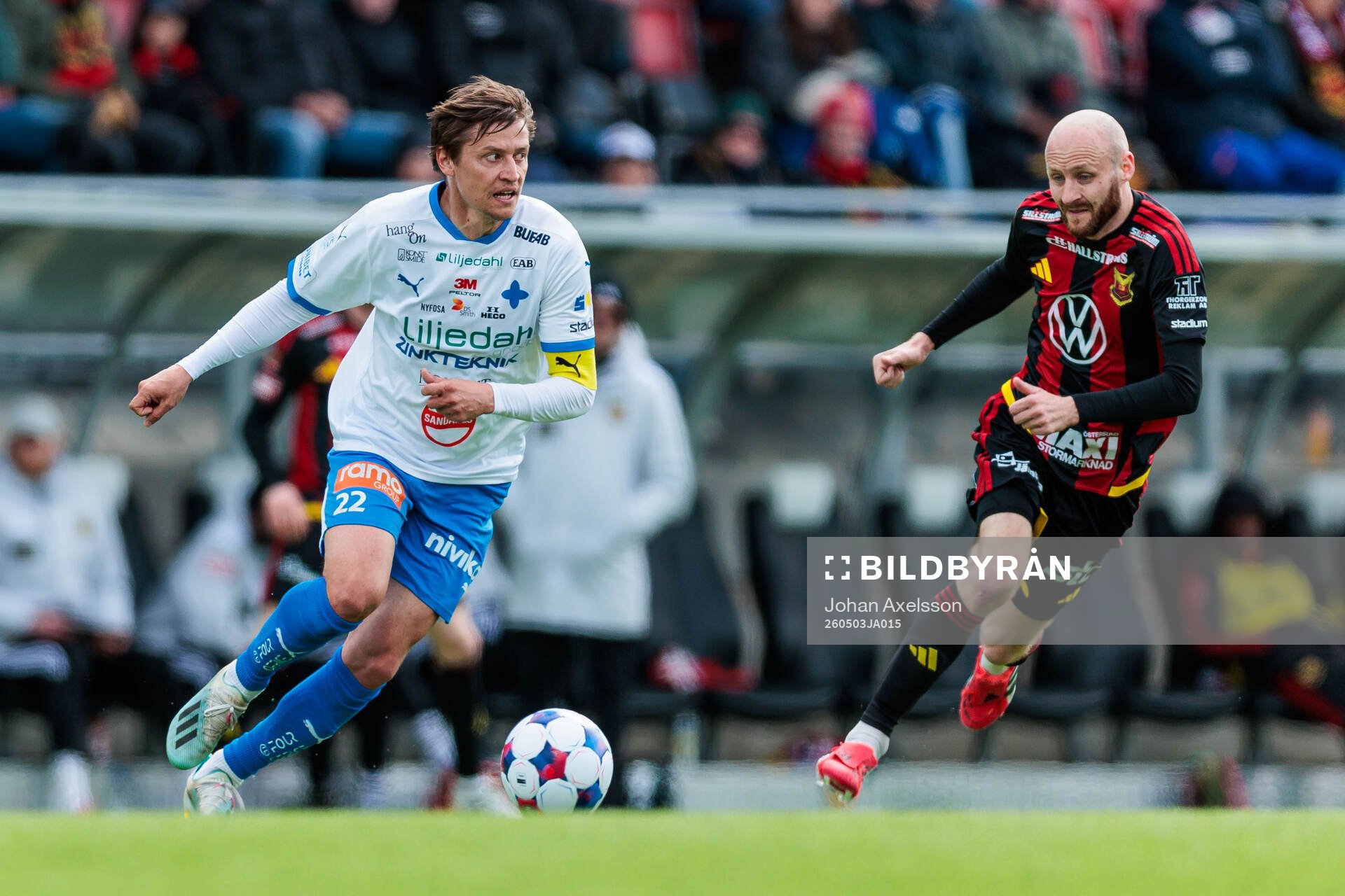 IFK Värnamos Simon Thern och Östersunds Curtis Edwards