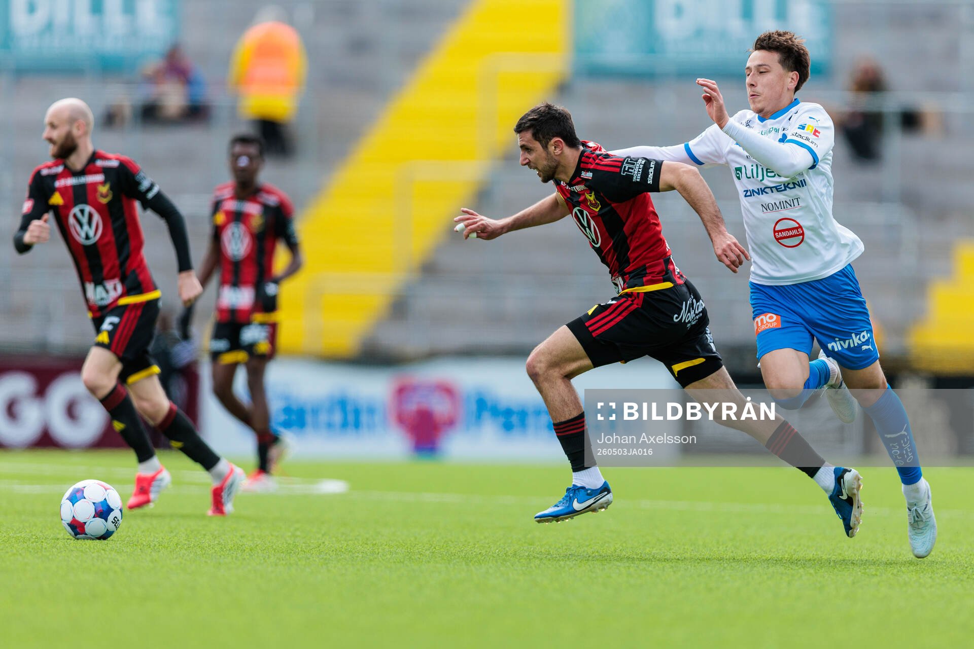 Östersunds Amar Begic och IFK Värnamos Kai Meriluoto