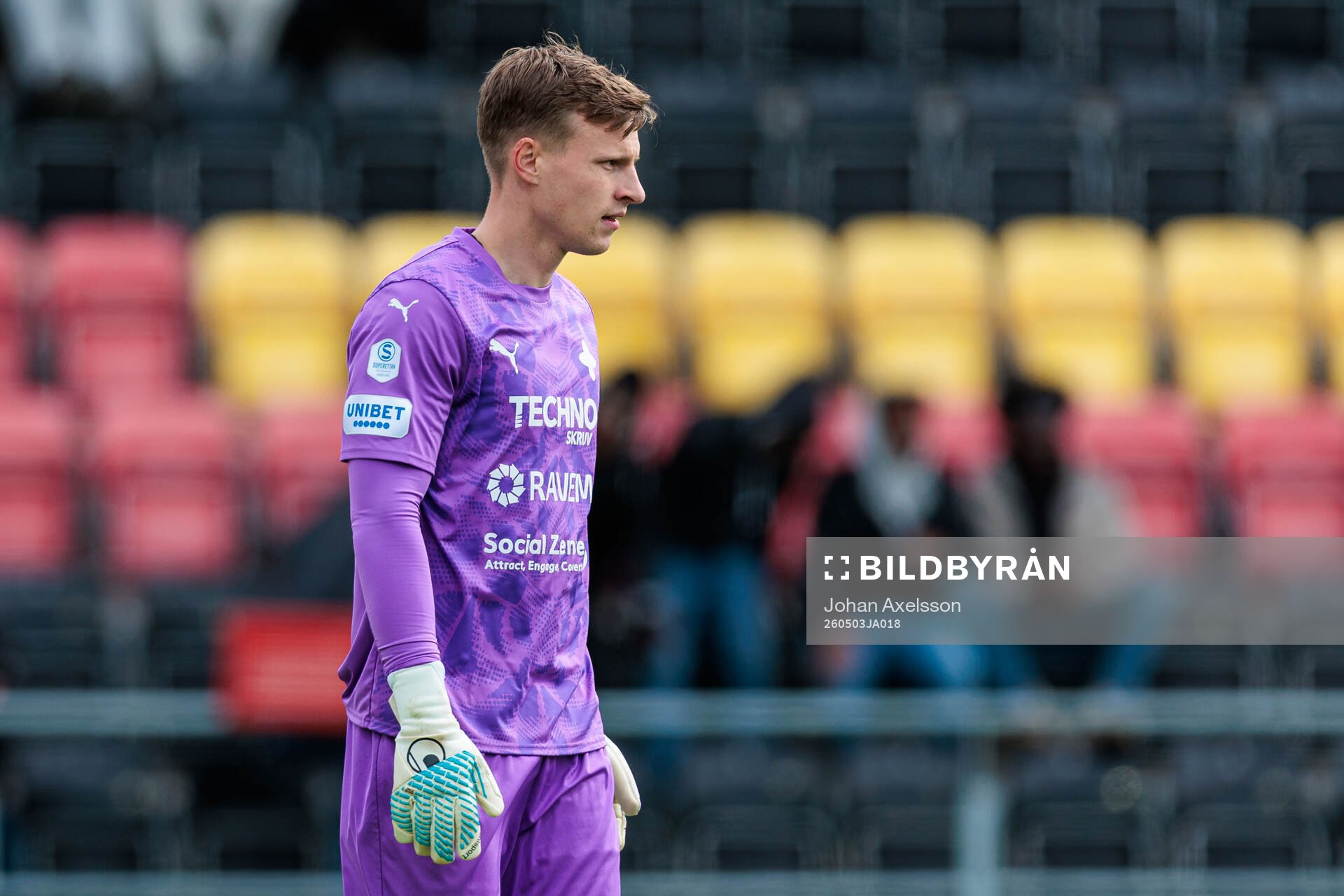 IFK Värnamos målvakt Hugo Keto deppar