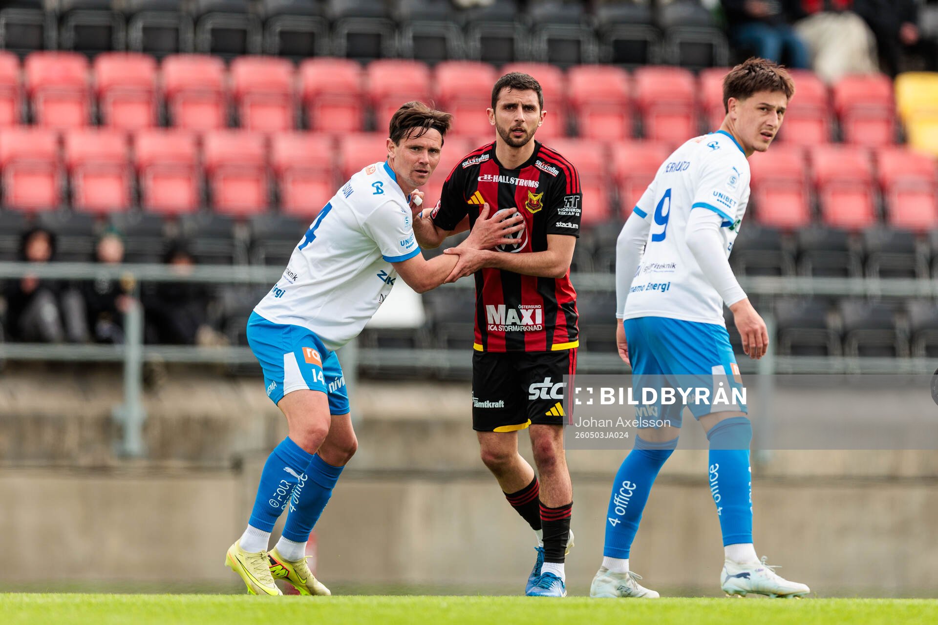 IFK Värnamos Marcus Antonsson och Östersunds Amar Begic