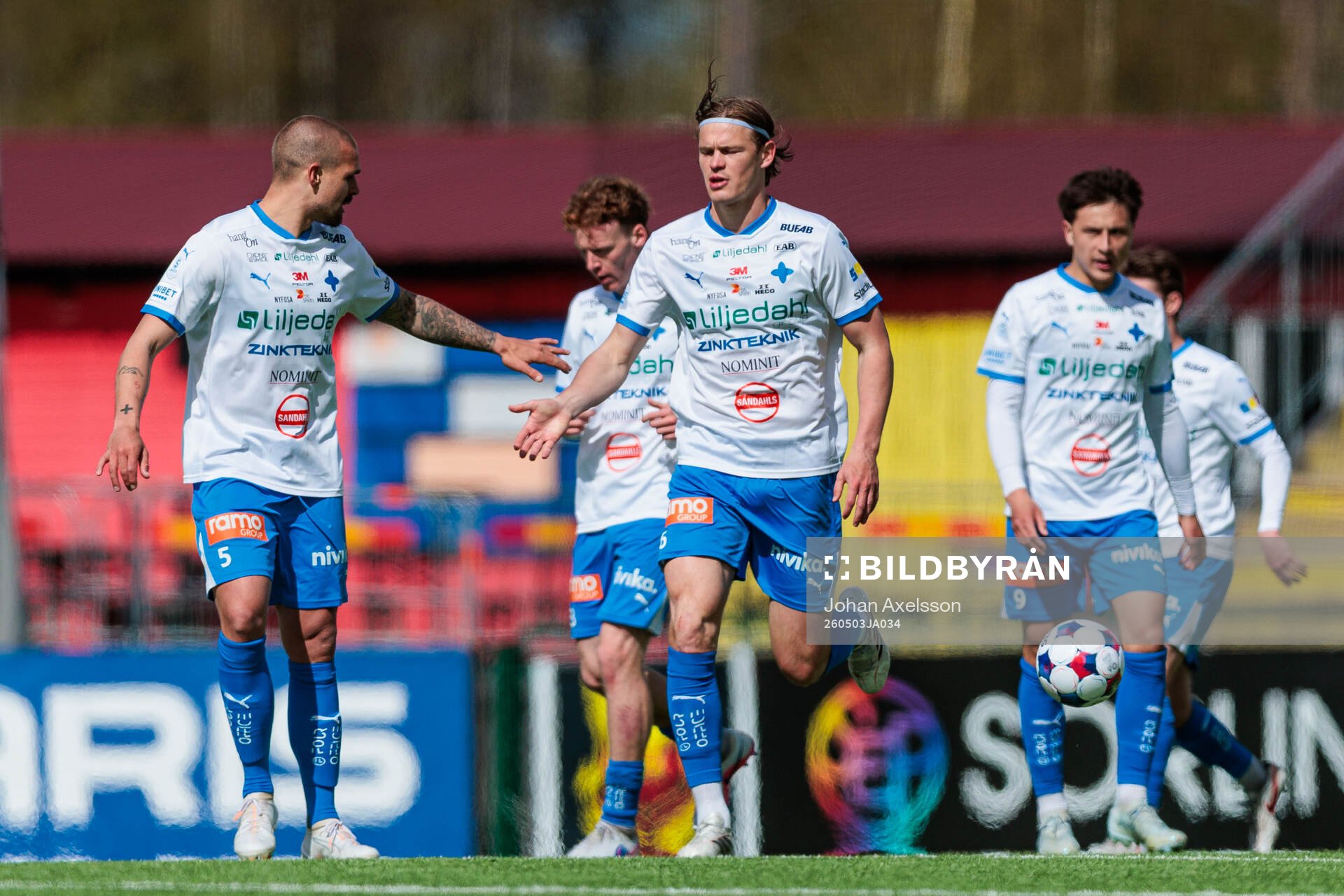 IFK Värnamos Douglas Bergqvist och Hugo Andersson jublar