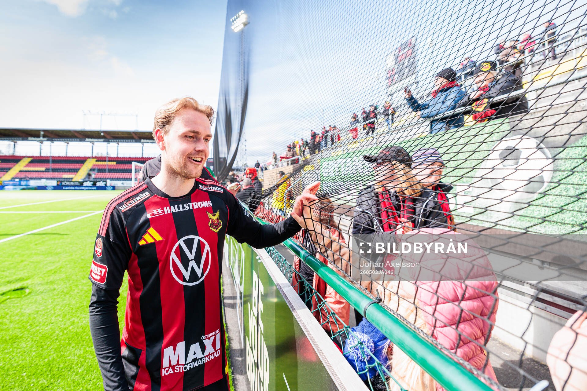 Östersunds Simon Marklund tackar fansen