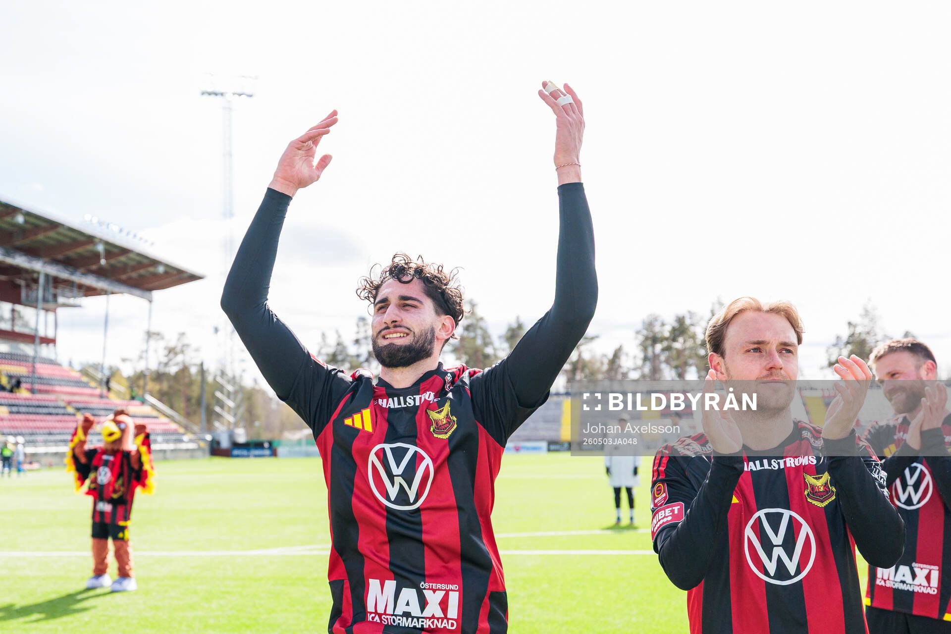 Östersunds Edgar Sarkis Navassardian jublar