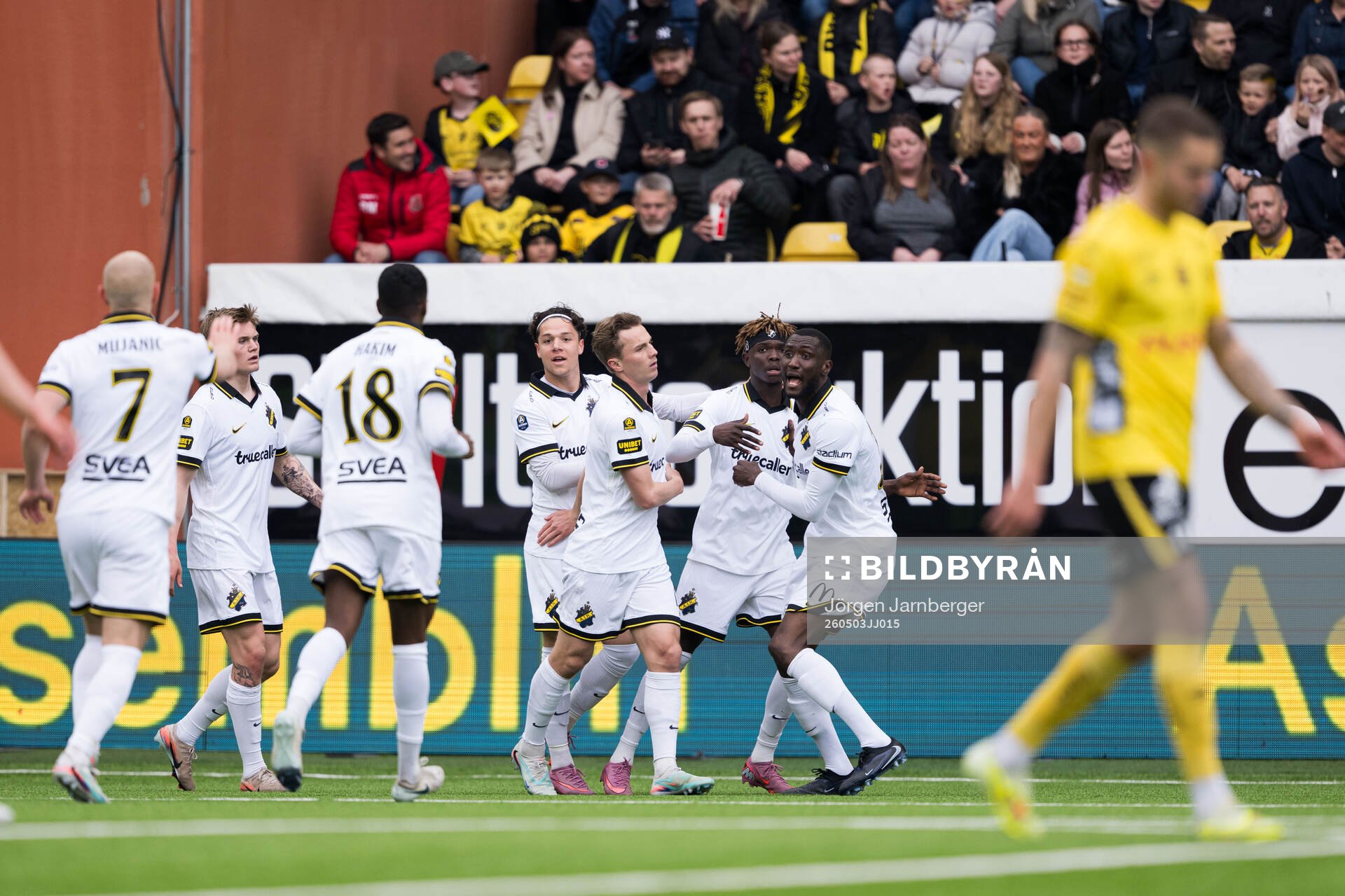 AIKs Zadok Yohanna jublar med lagkamrater