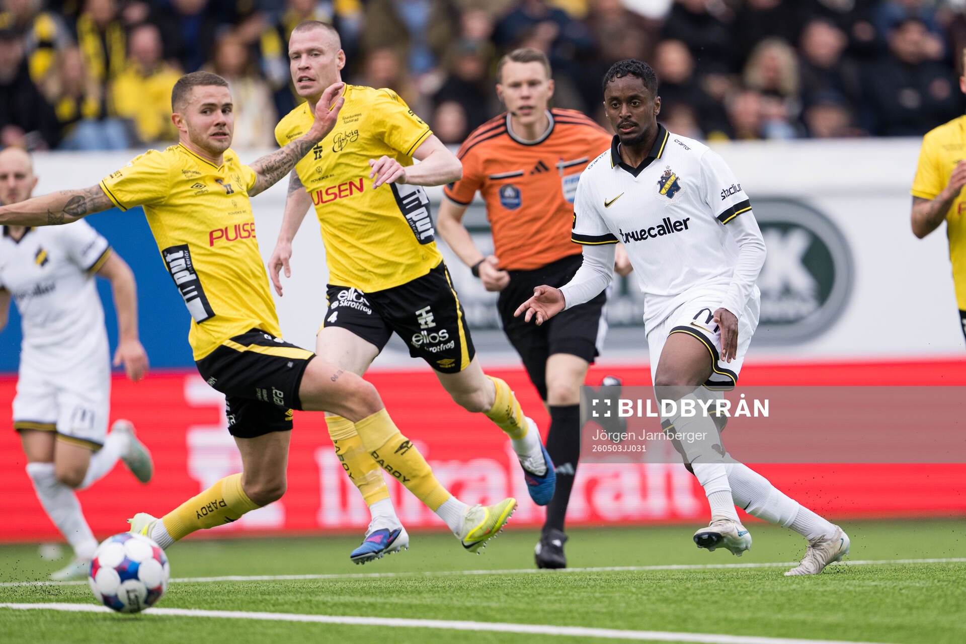 Elfsborgs Julius Magnusson och AIKs Abdihakin Ali