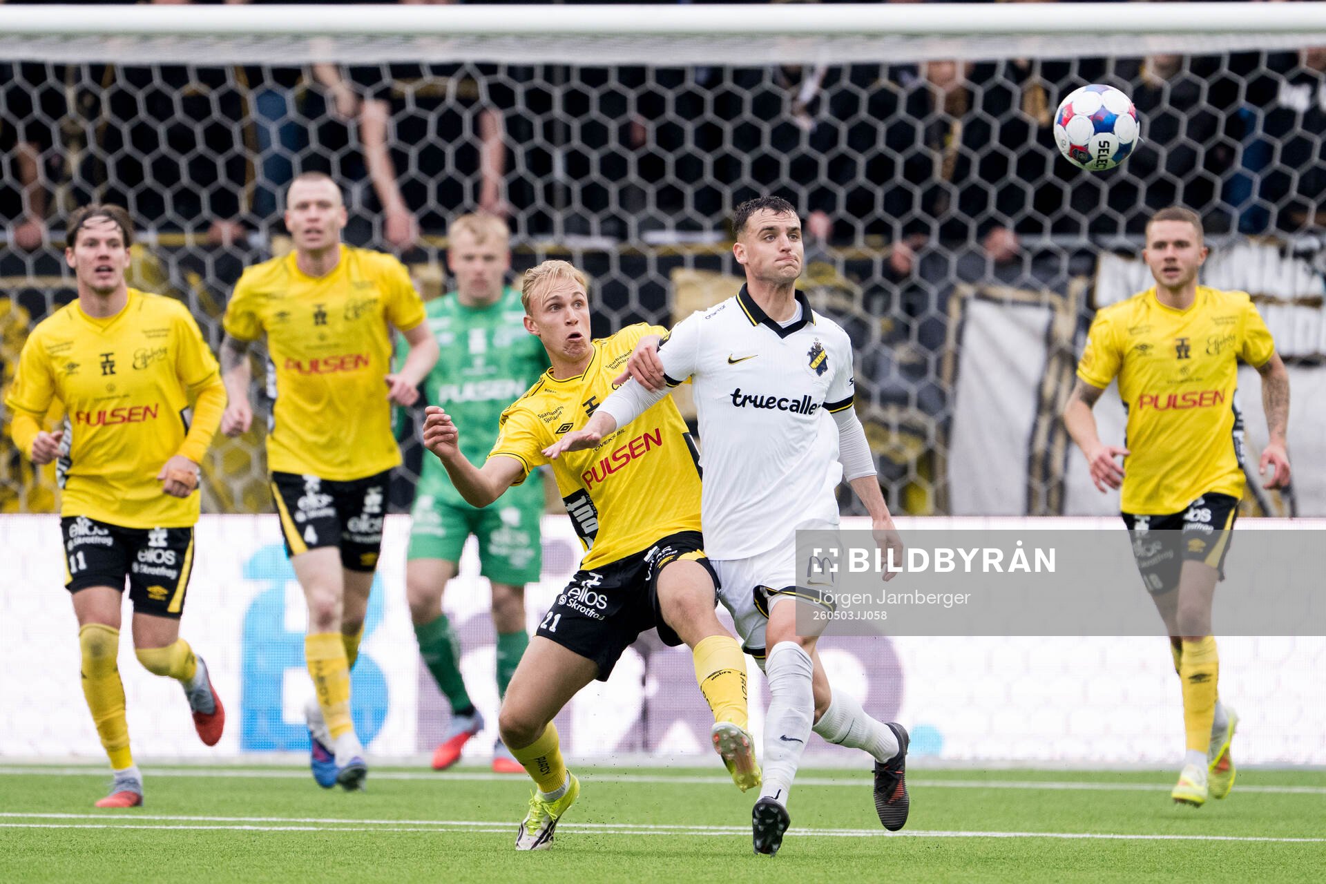 Elfsborgs Leo Östman och AIKs Áron Csongvai