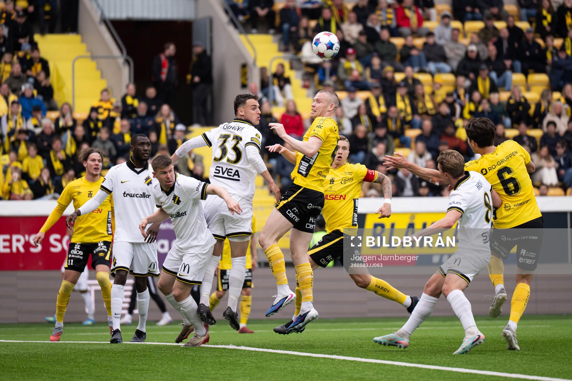 AIKs Áron Csongvai och Elfsborgs Thomas Isherwood