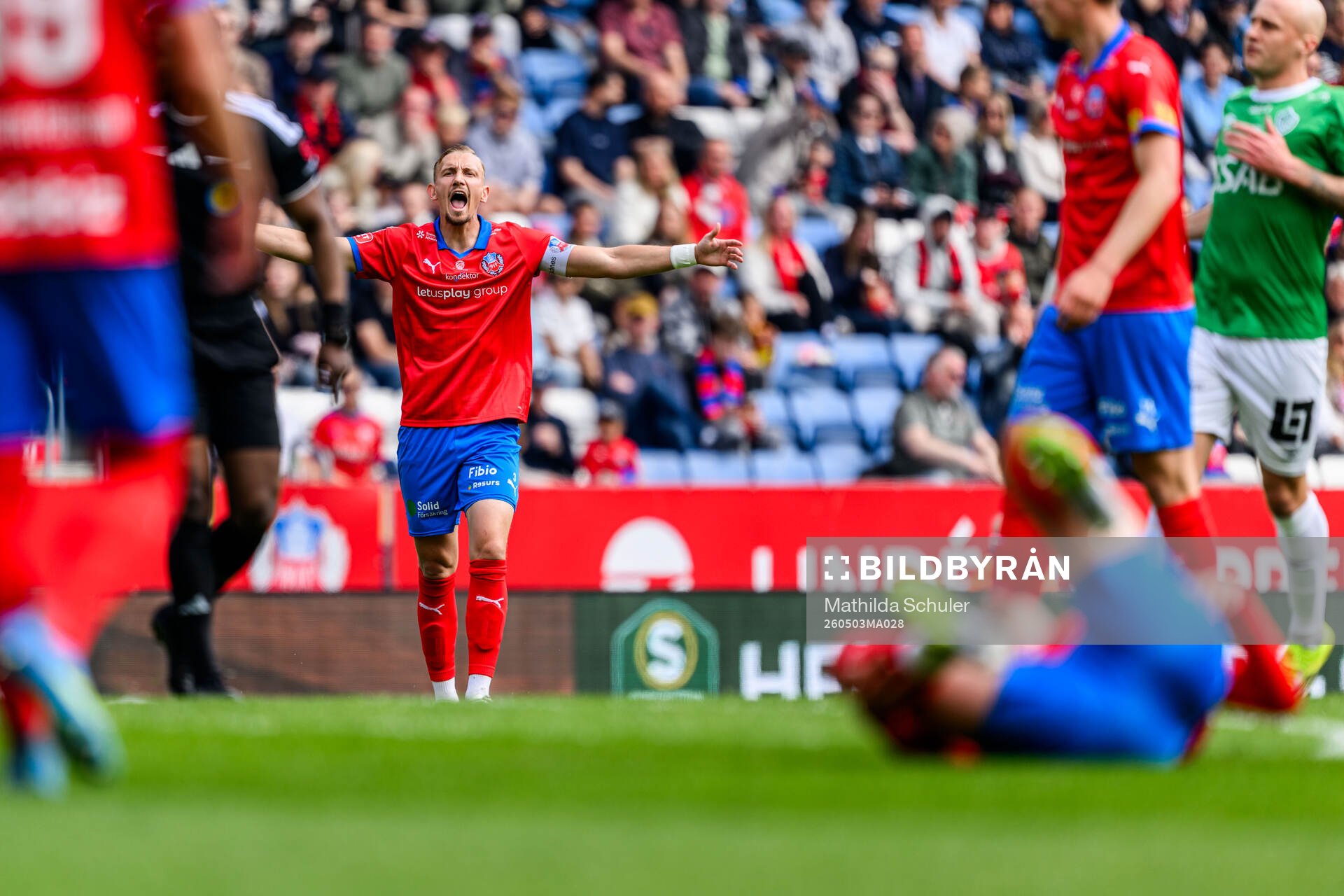 Helsingborgs Jakob Voelkerling Persson reagerar
