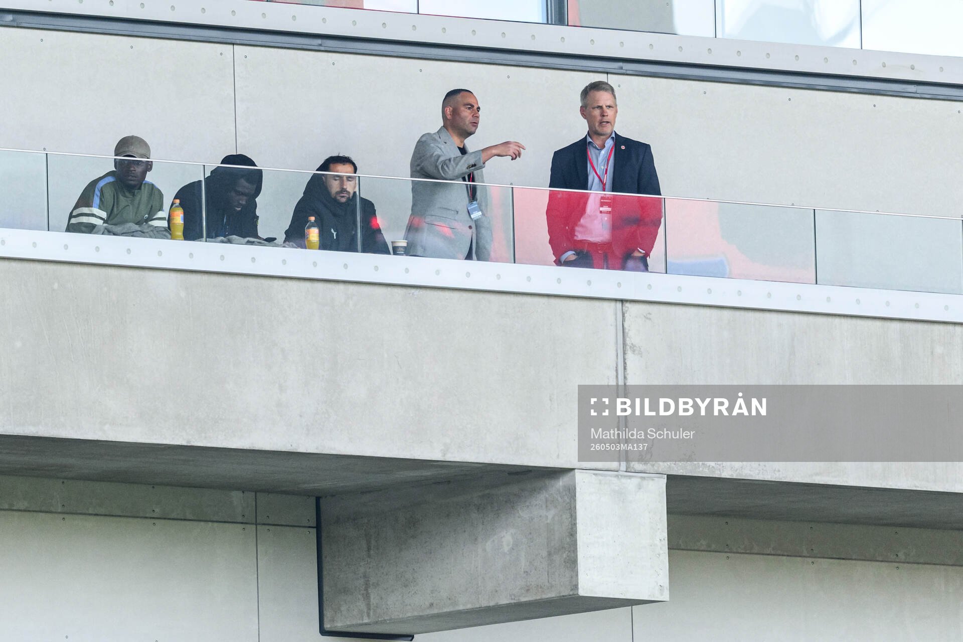 Helsingborgs Loret Sadiku, klubbdirektör Reda Chahrour och