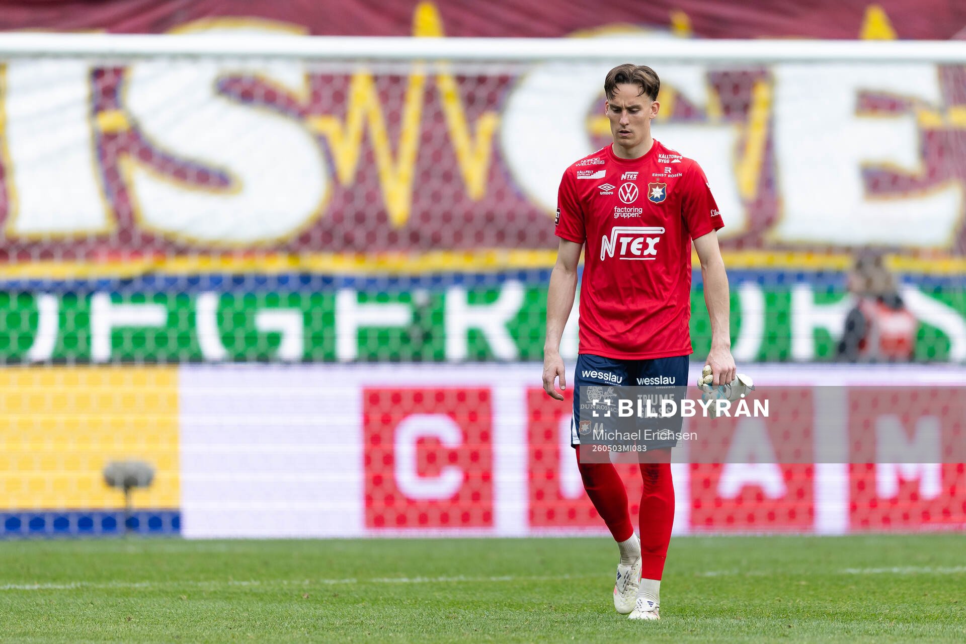 Örgrytes målvakt Hampus Gustafsson deppar
