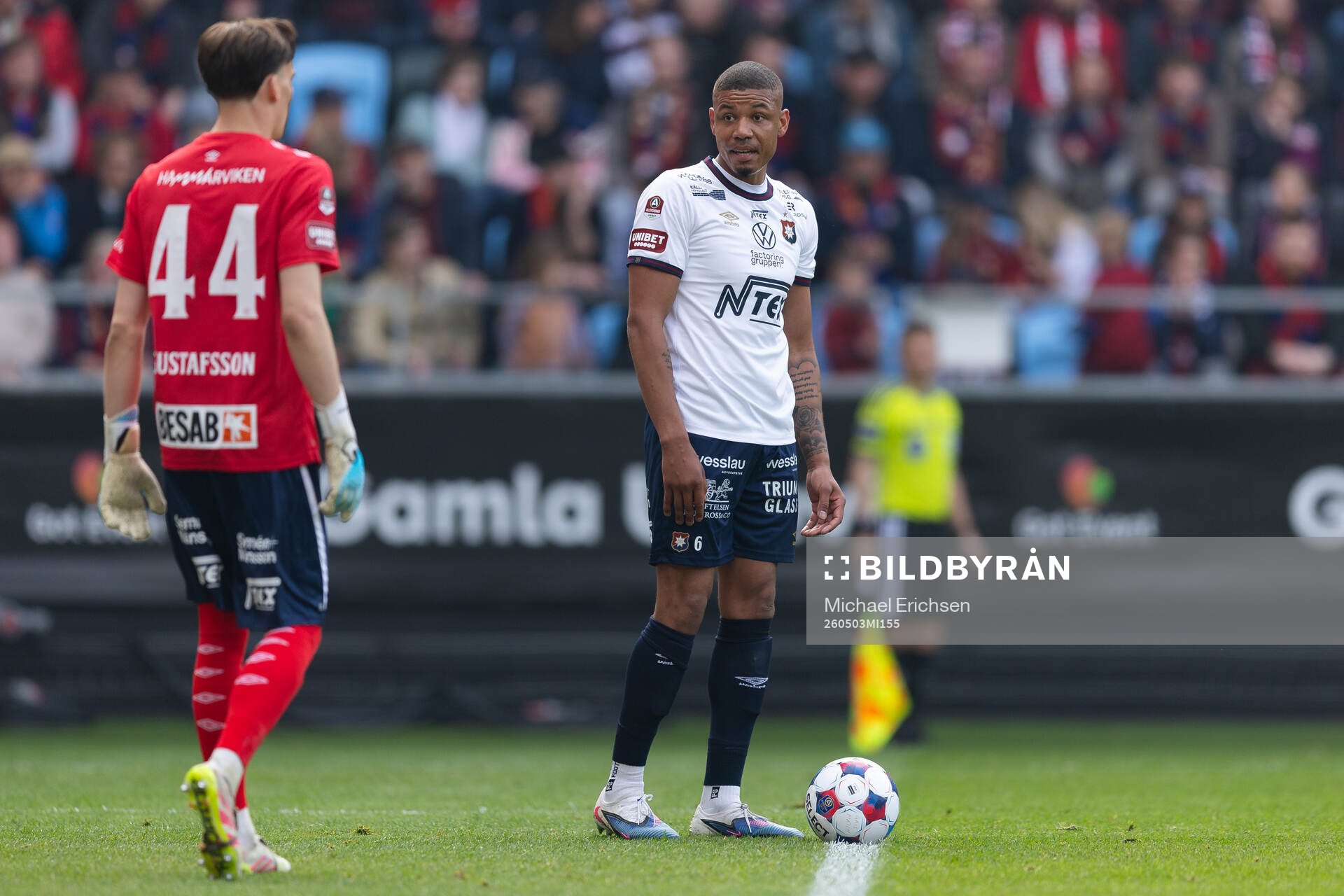 Örgrytes målvakt Hampus Gustafsson och Mikael Dyrestam