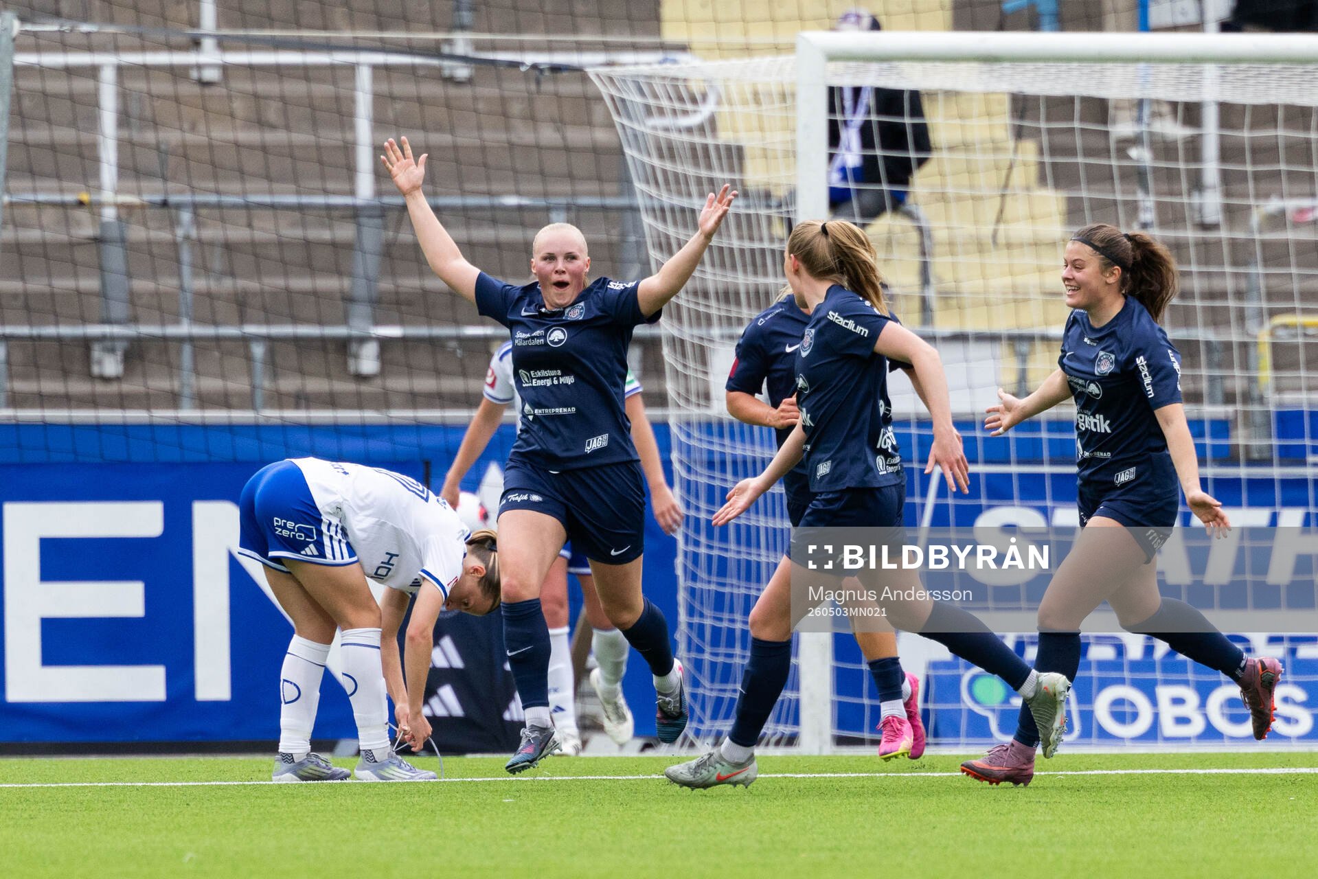 Eskilstuna United DFFs Viivi Ollonqvist jublar
