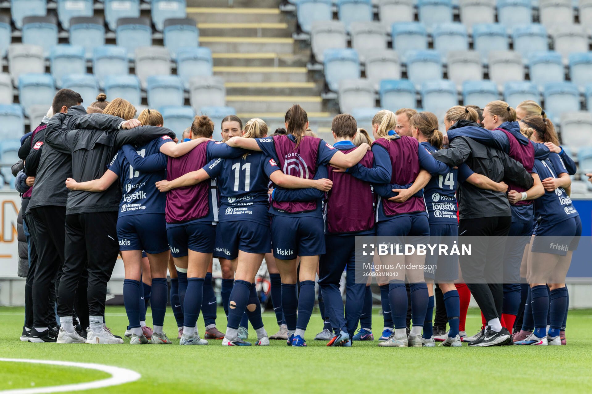 Eskilstuna United DFFs spelare jublar