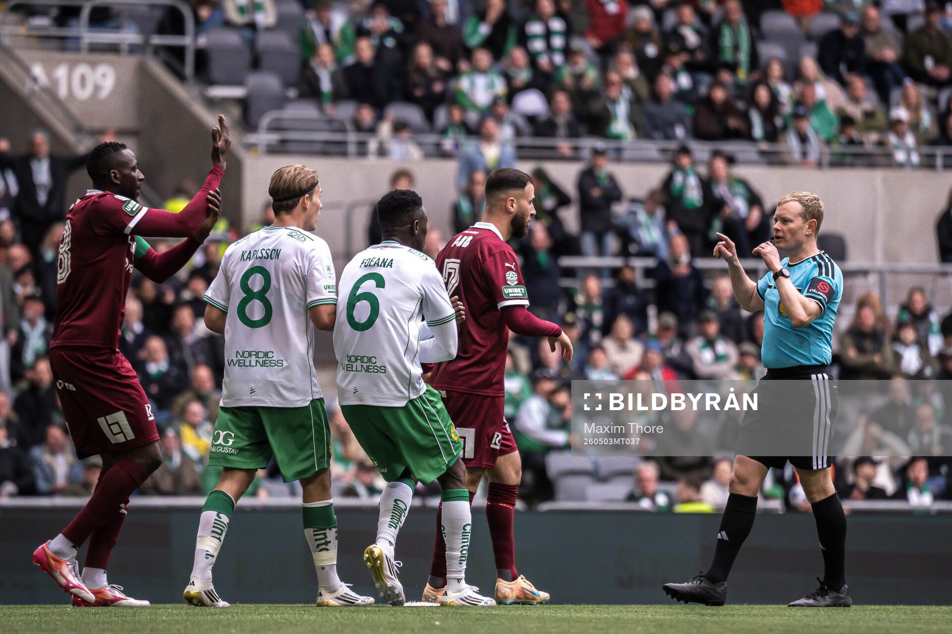 Hammarbys Ibrahima Breze Fofana och Domare Fredrik Klitte