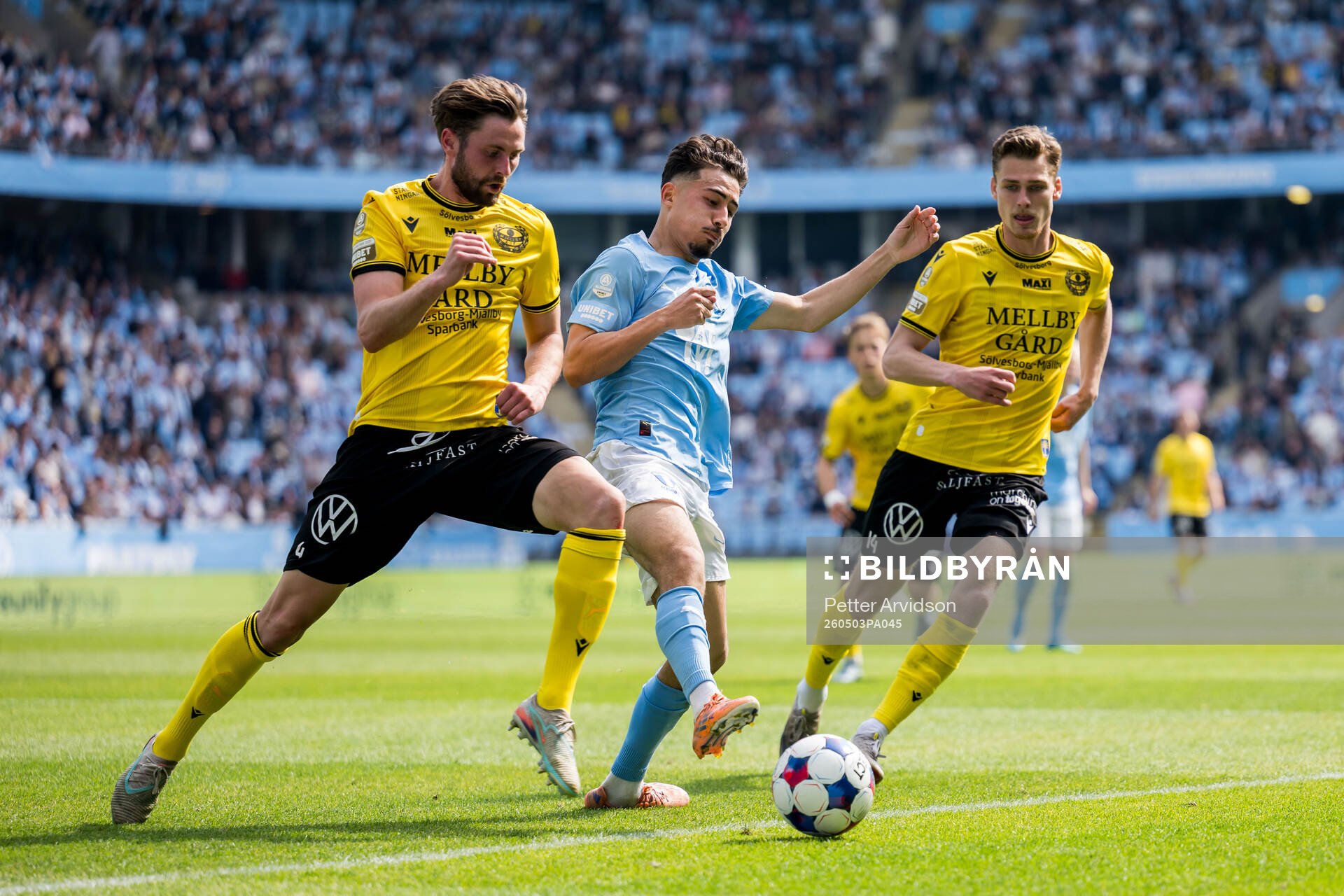 Mjällbys Axel Norén och Villiam Granath mot Malmö FFs
