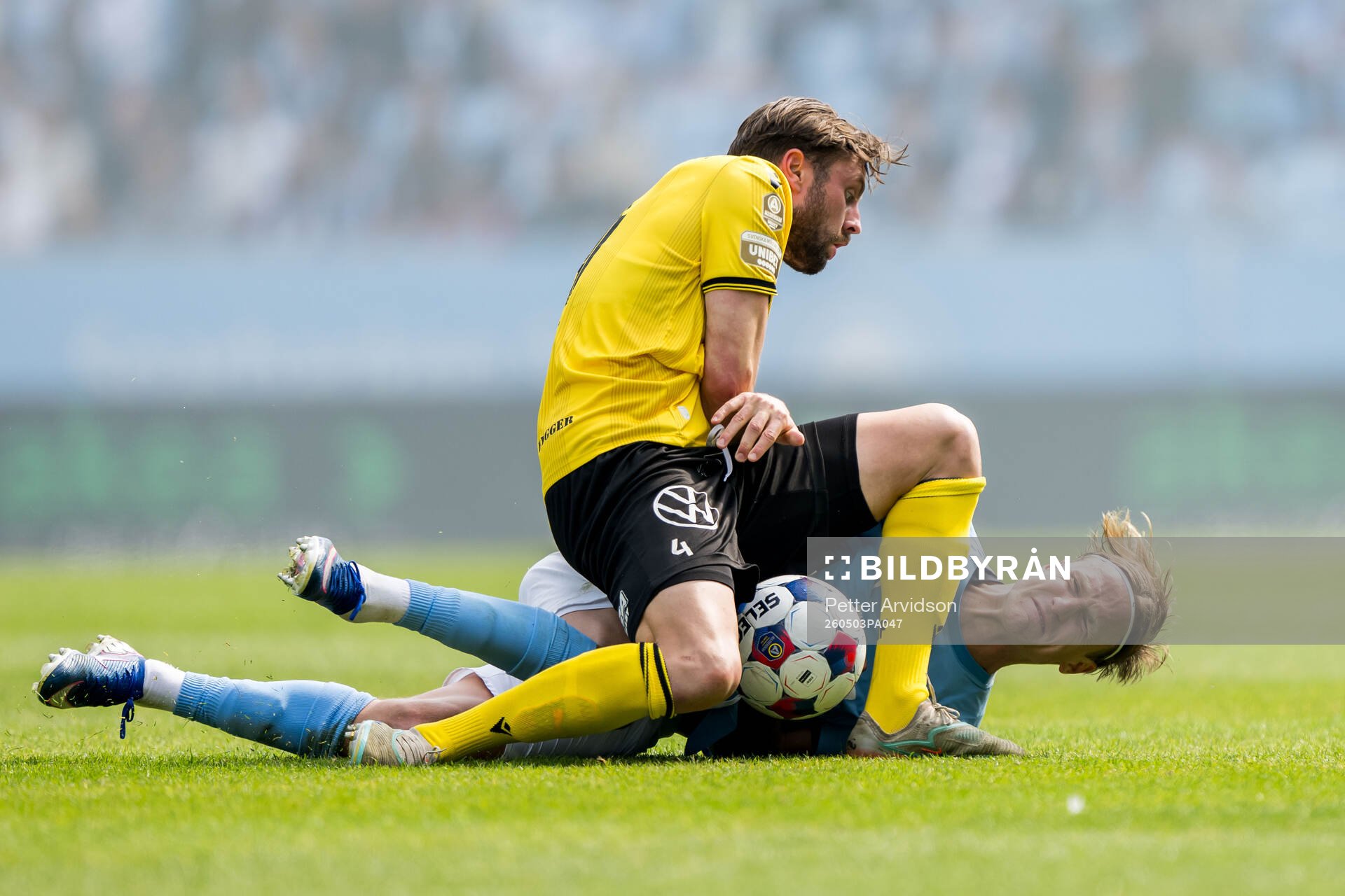 Mjällbys Axel Norén och Malmö FFs Erik Botheim