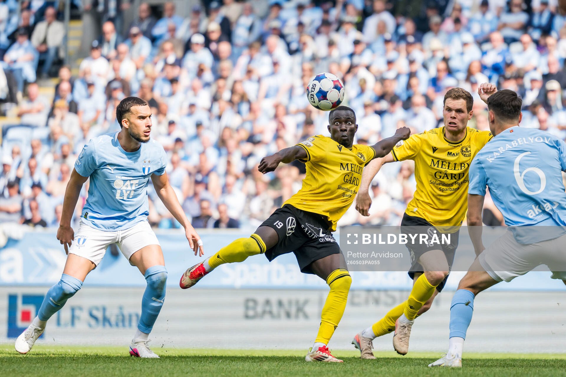 Mjällbys Abdoulie Manneh och Jacob Bergström mot Malmö