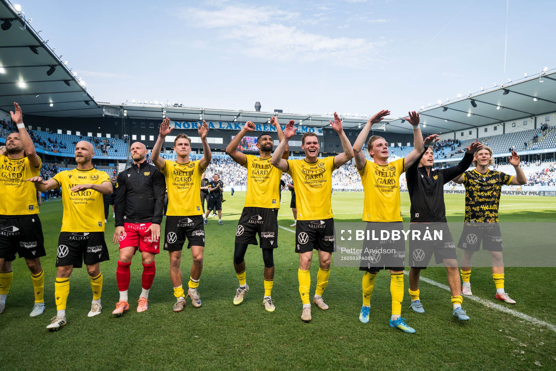 Mjällbys spelare jublar