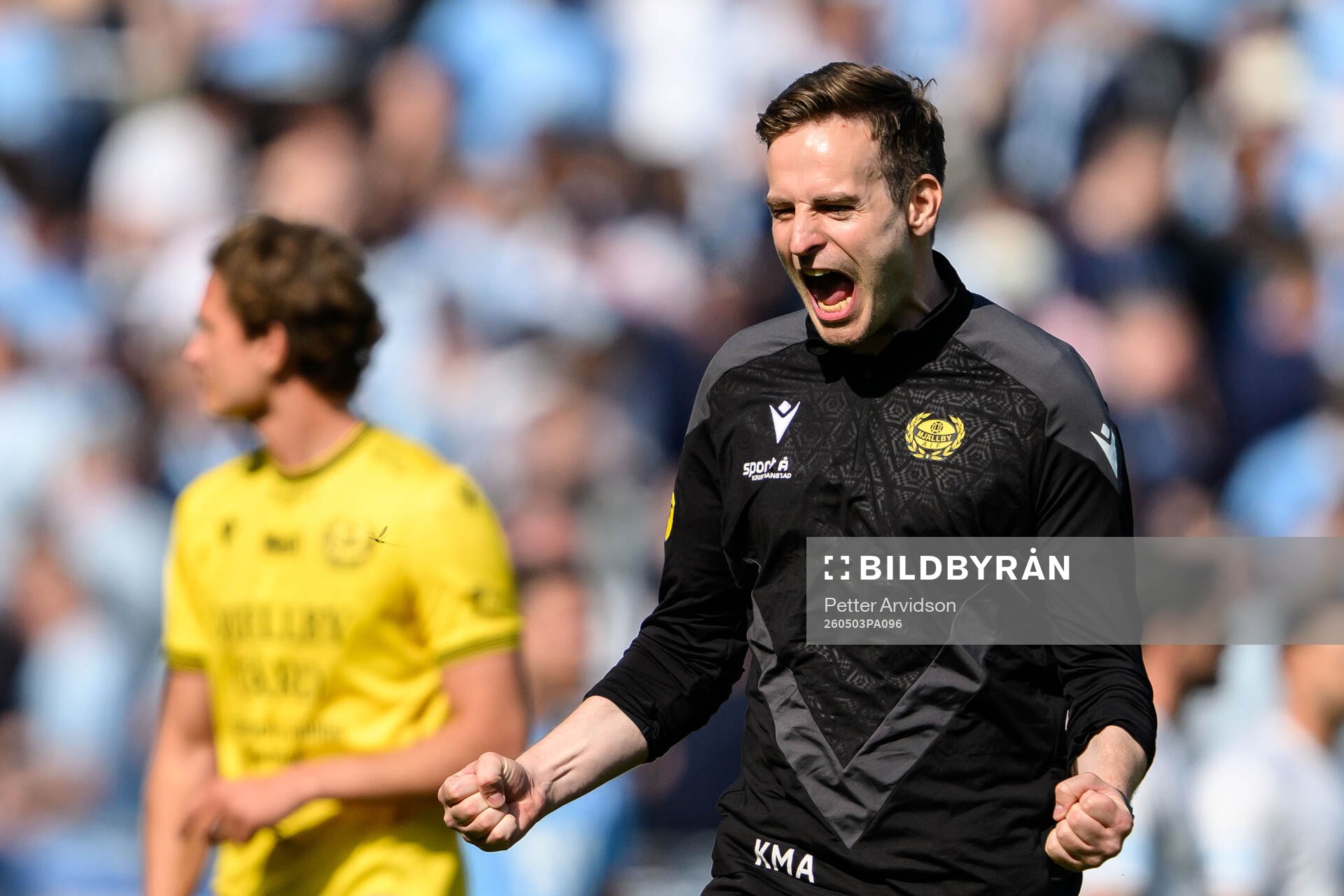 Mjällbys tränare Karl Marius Aksum jublar