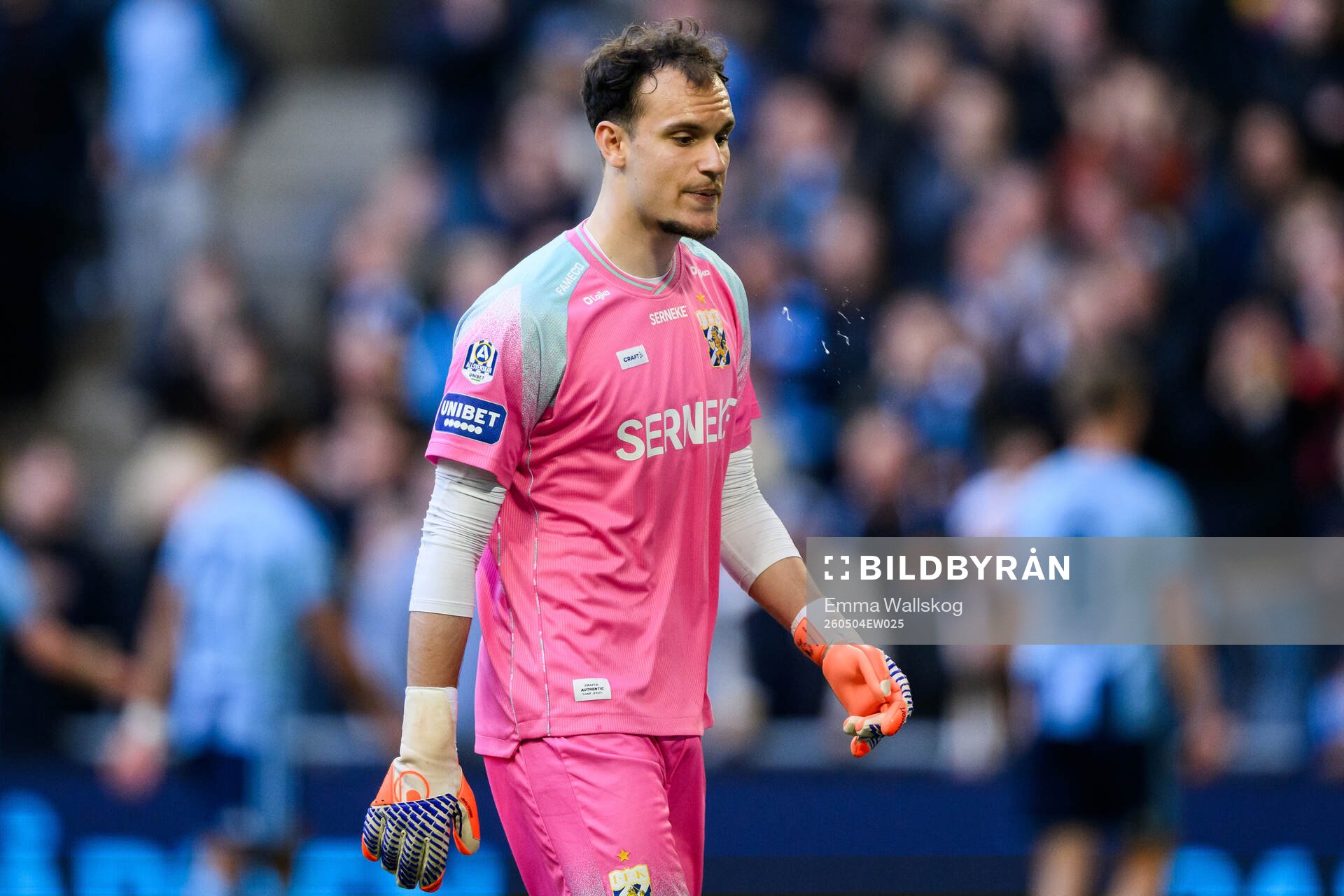 IFK Göteborgs målvakt Elis Bishesari deppar