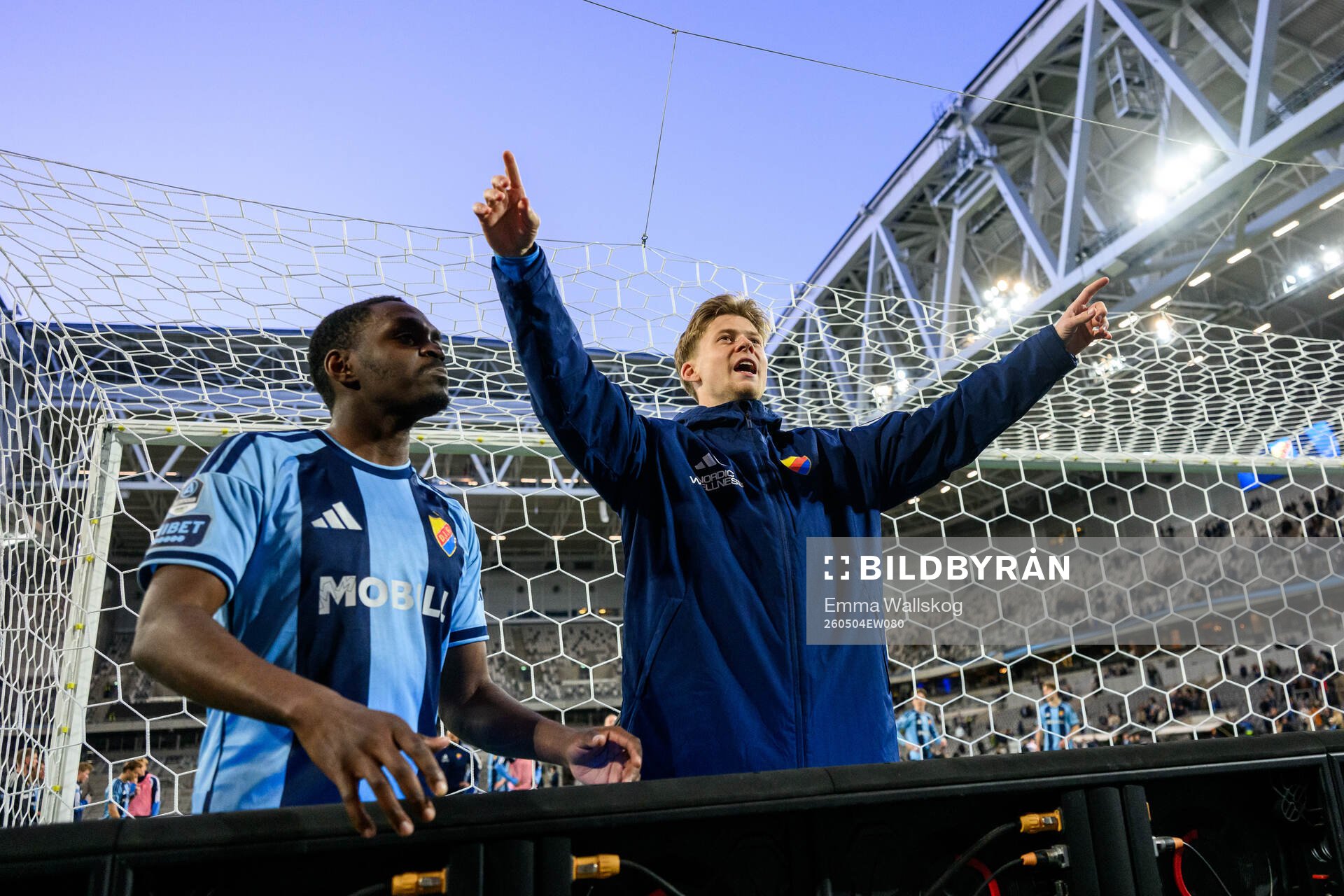 Djurgårdens Joel Asoro och Patric Åslund jublar